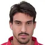 Kevin Magridisparo a la cabeza