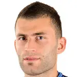 Mustafa Yumludisparo a la cabeza
