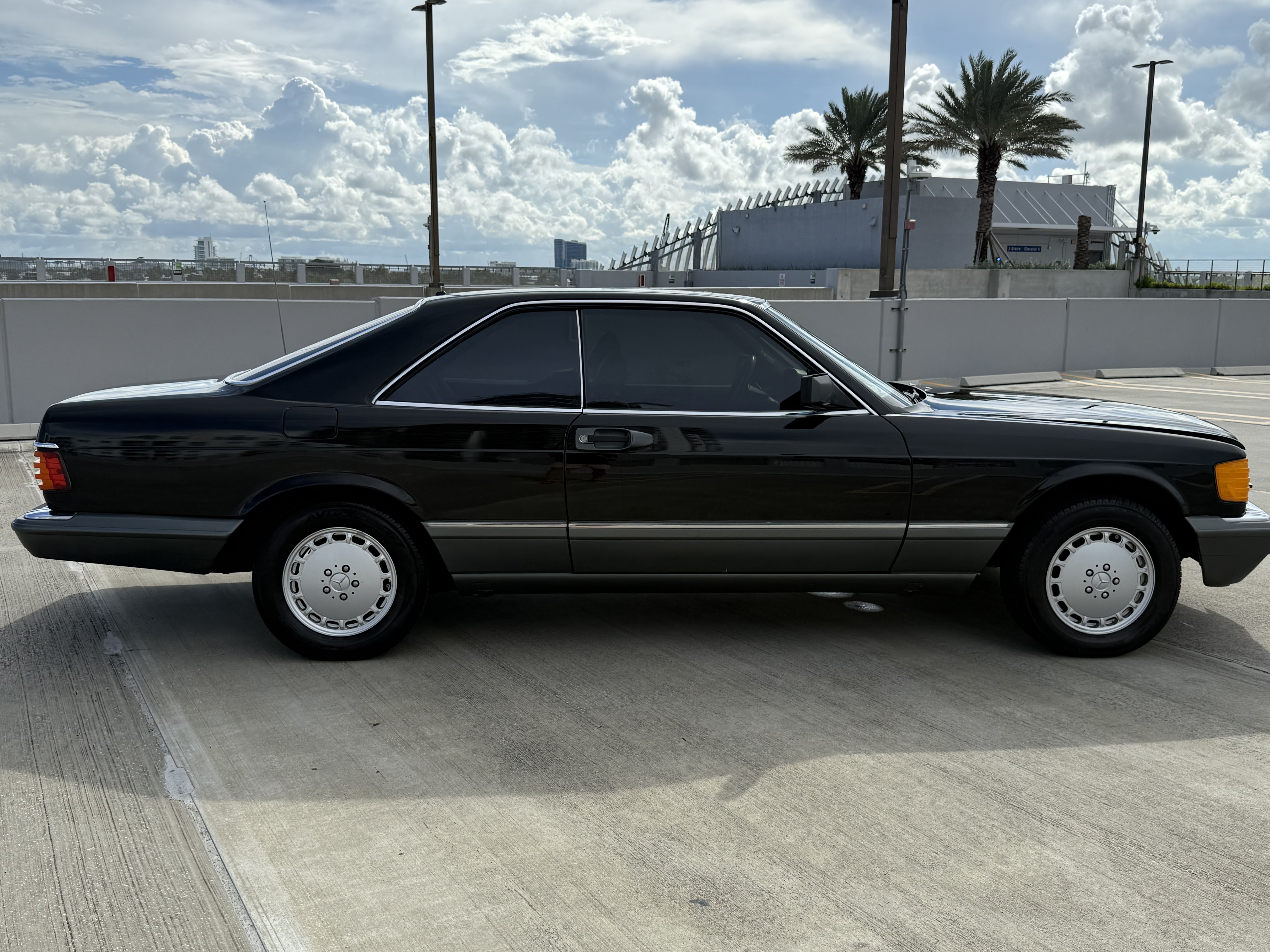 Mercedes-Benz 560 SEC photo 4