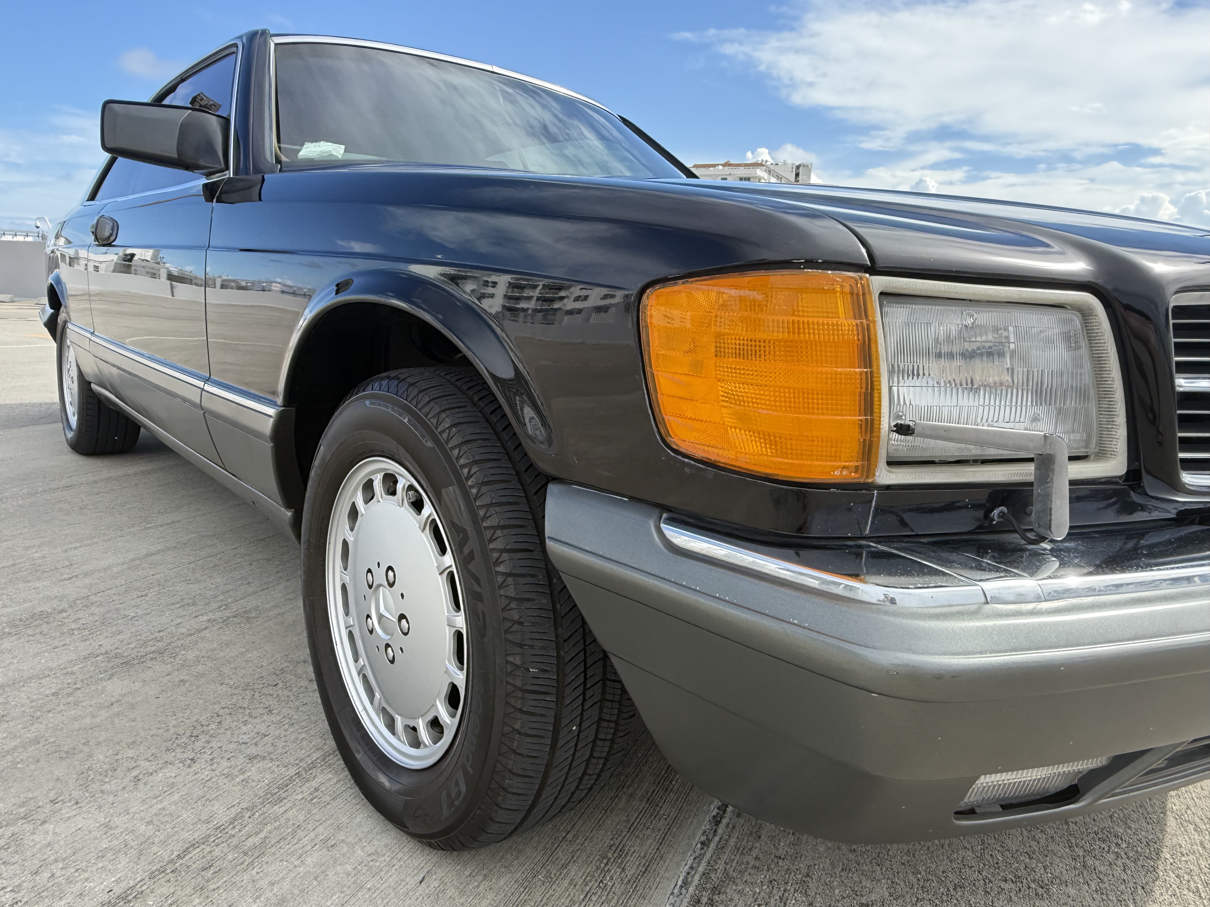 Mercedes-Benz 560 SEC photo 9