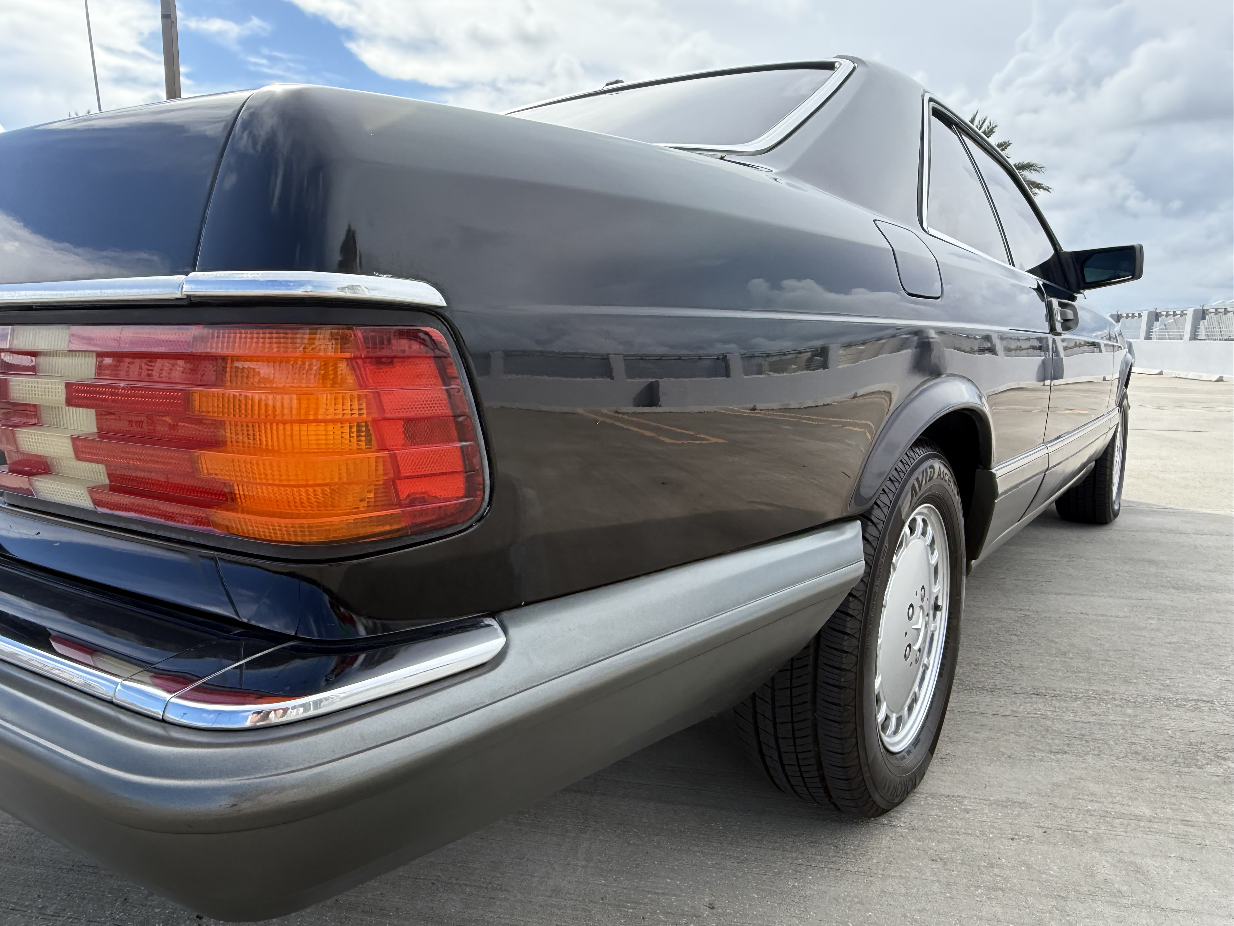 Mercedes-Benz 560 SEC photo 10