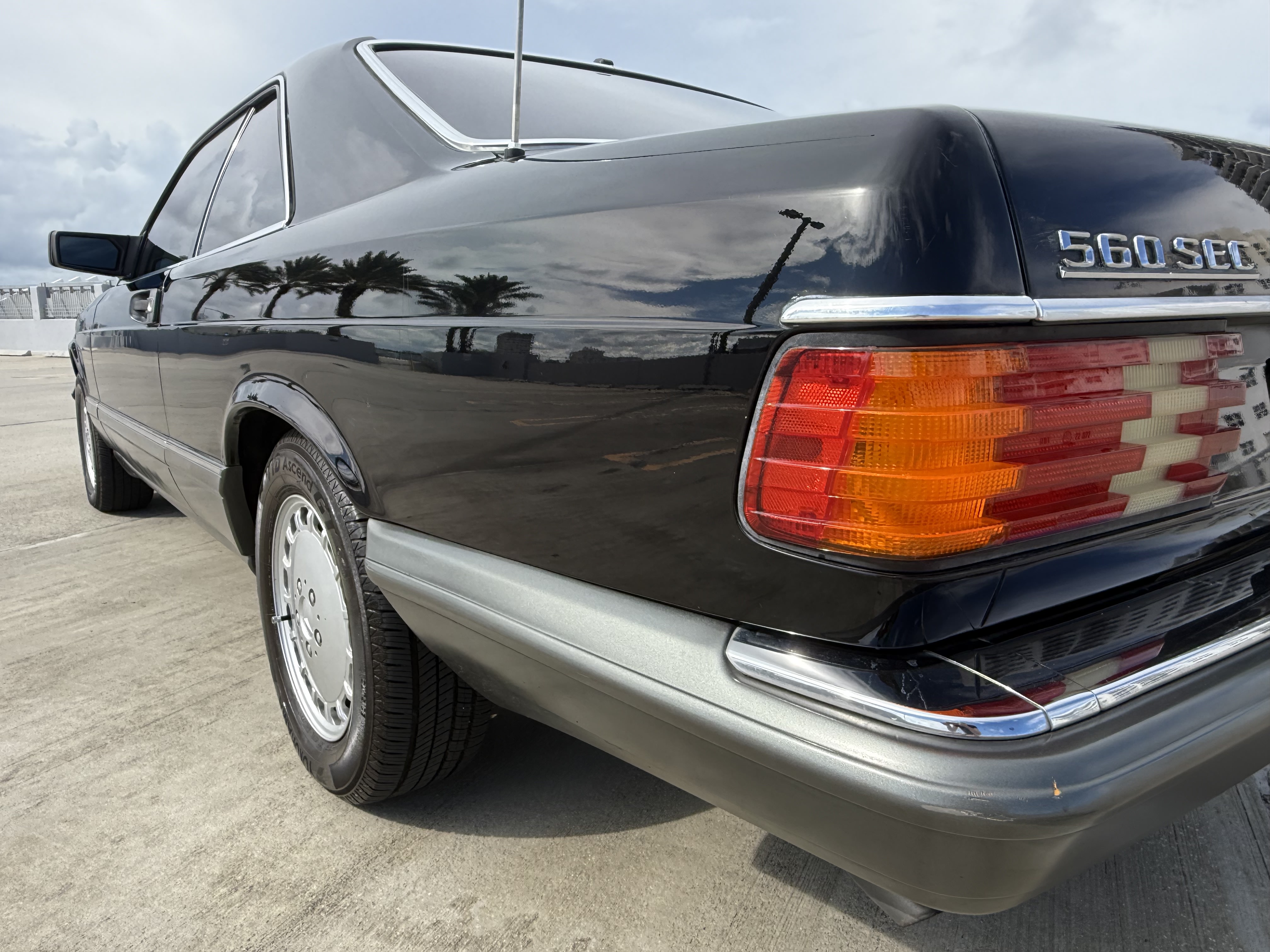 Mercedes-Benz 560 SEC photo 11