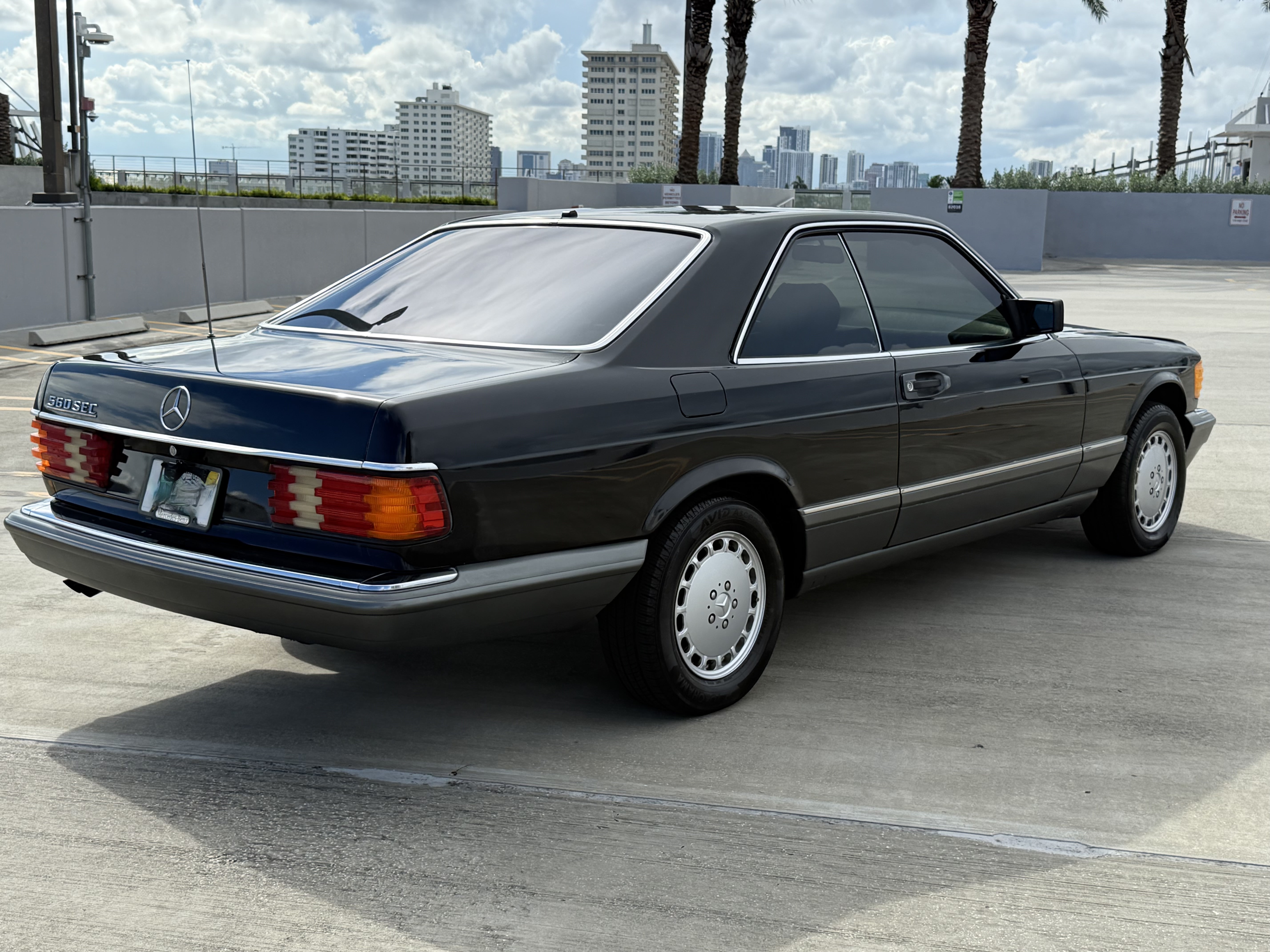 Mercedes-Benz 560 SEC photo 13