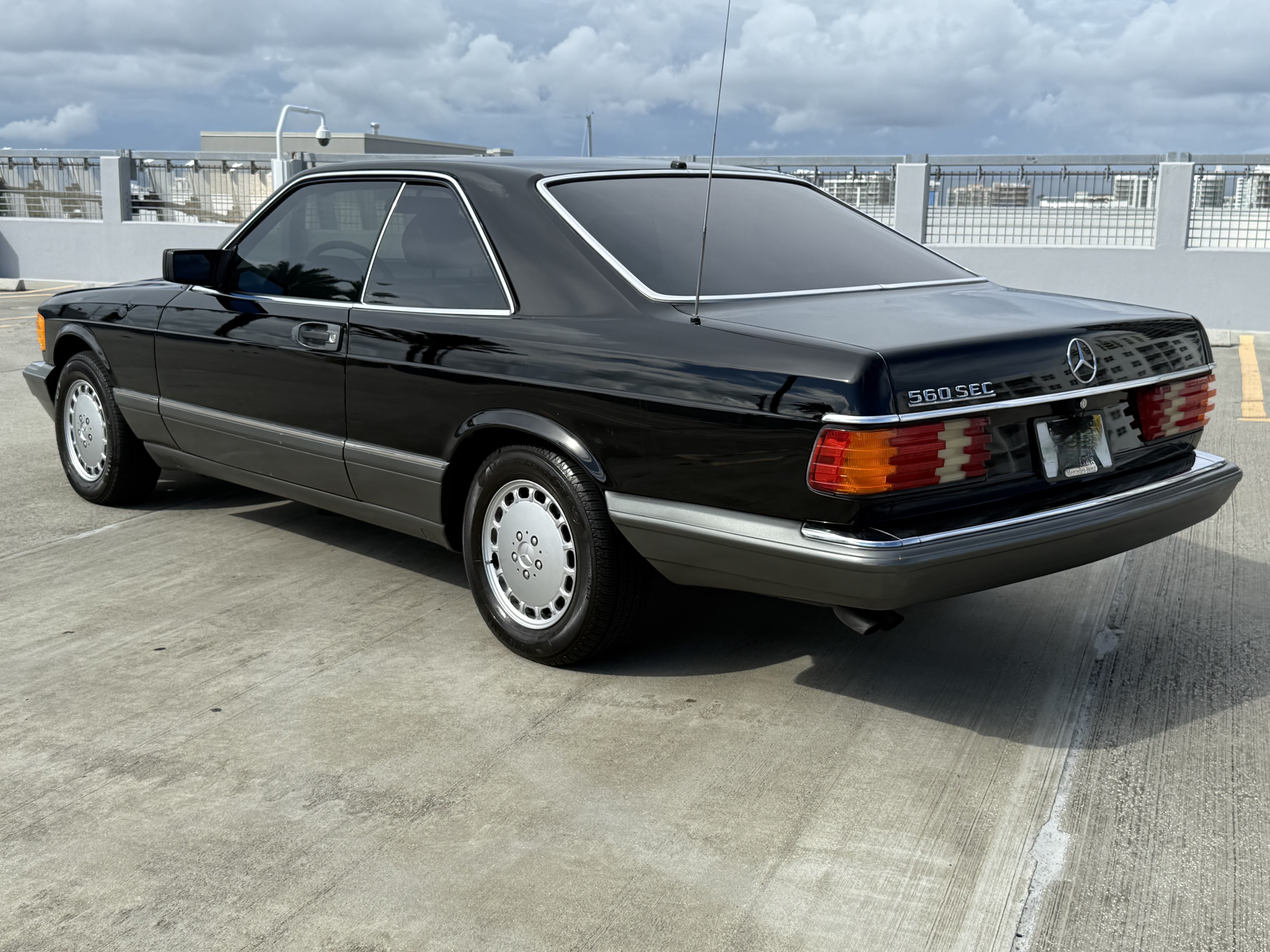 Mercedes-Benz 560 SEC photo 14