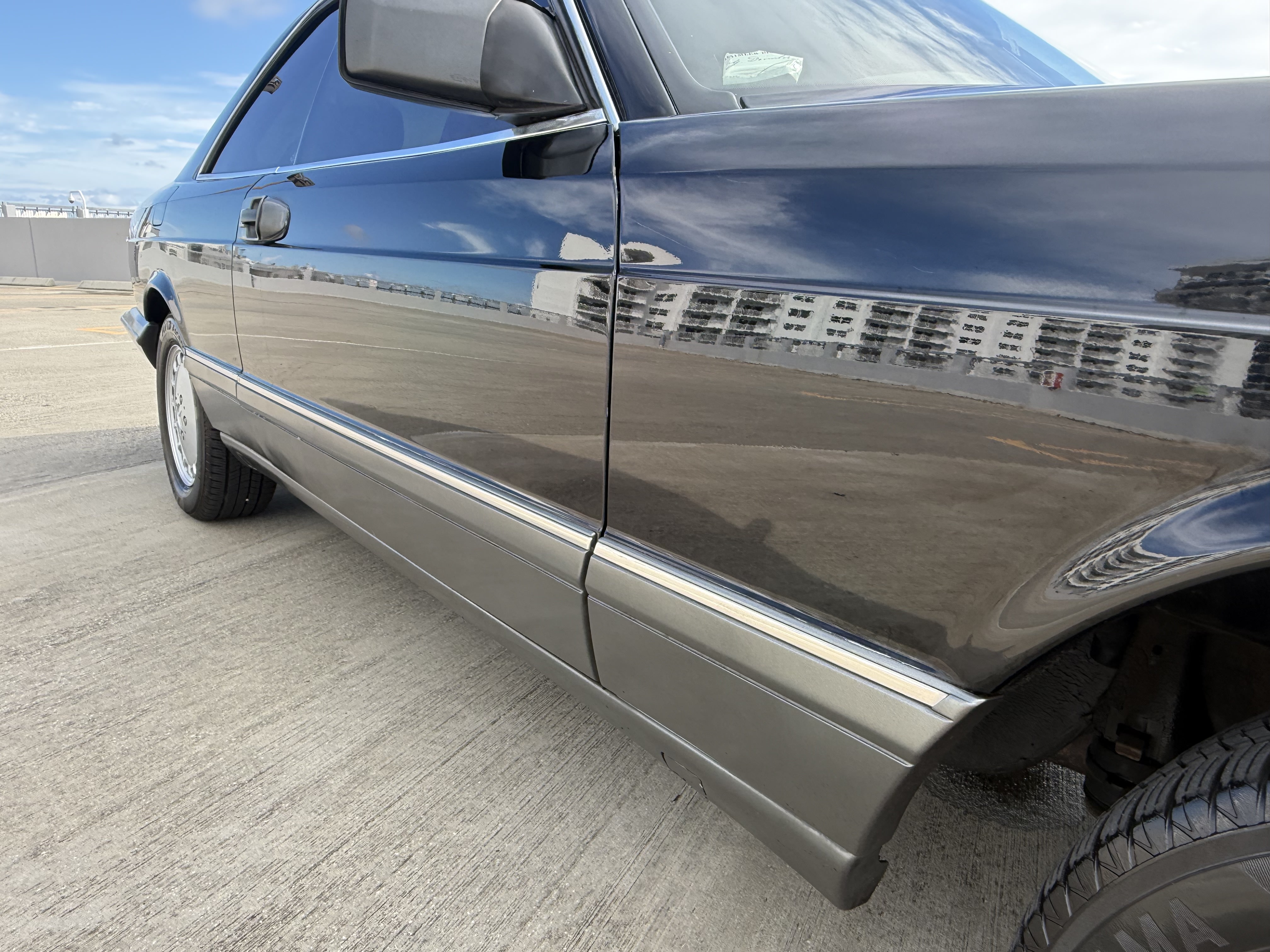 Mercedes-Benz 560 SEC photo 18