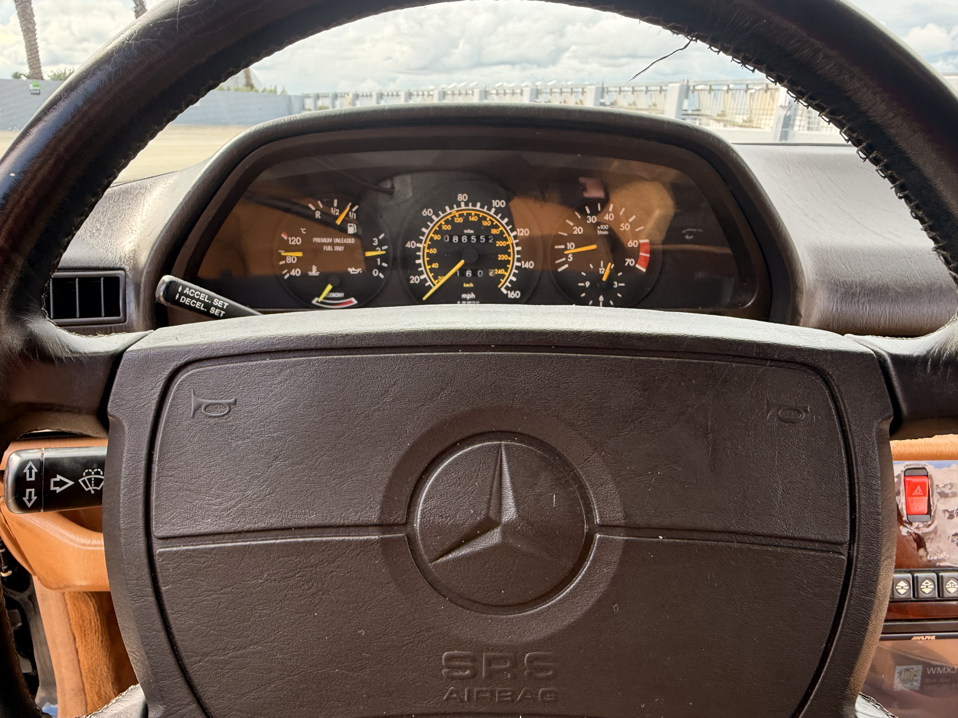 Mercedes-Benz 560 SEC photo 24