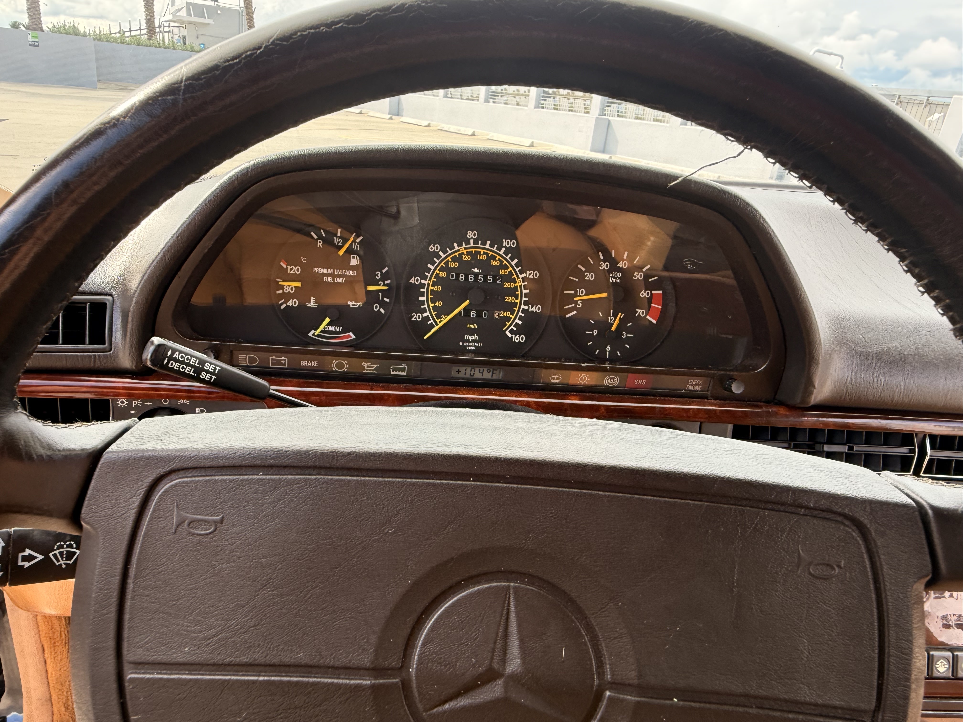 Mercedes-Benz 560 SEC photo 25