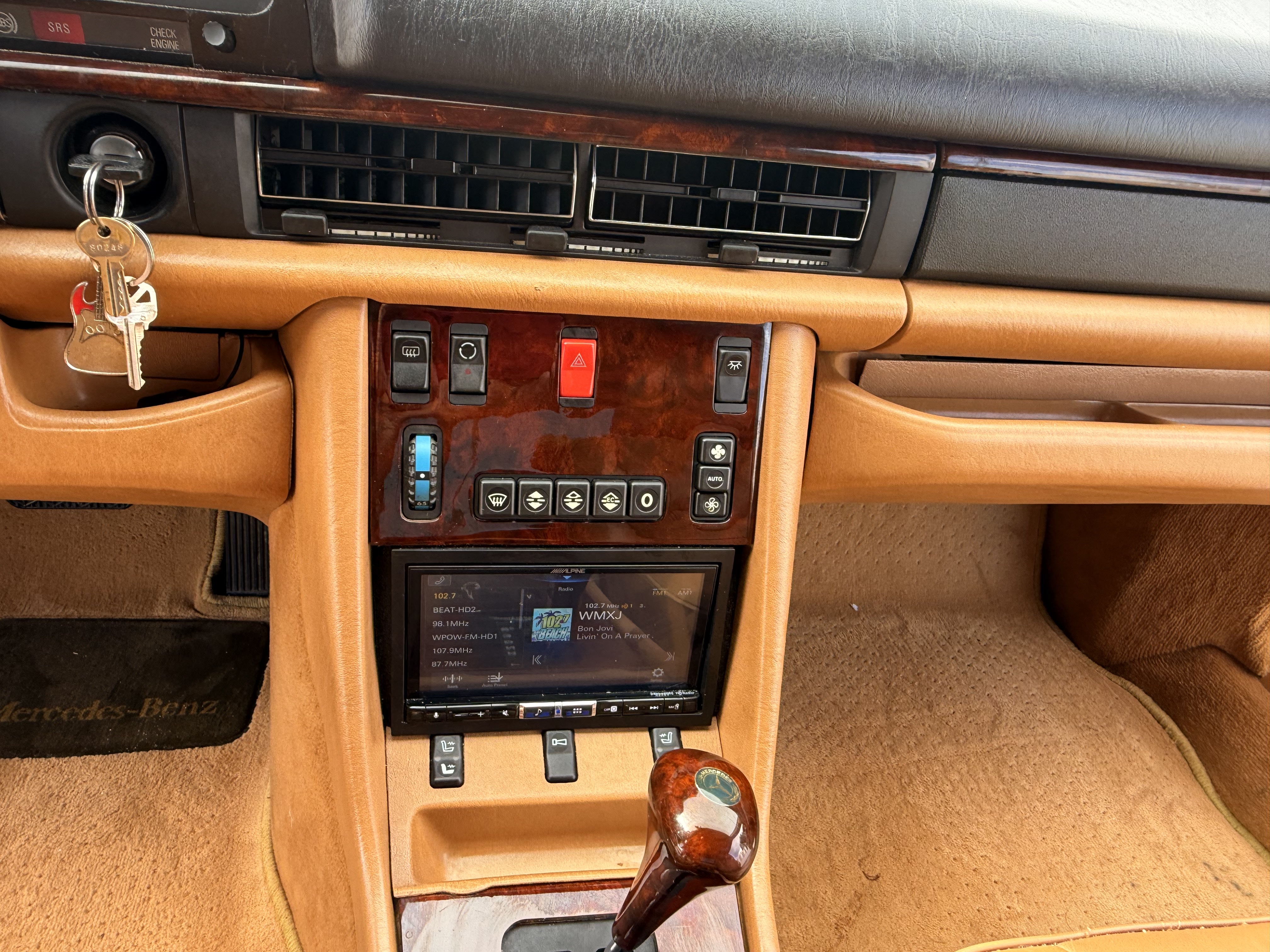 Mercedes-Benz 560 SEC photo 27