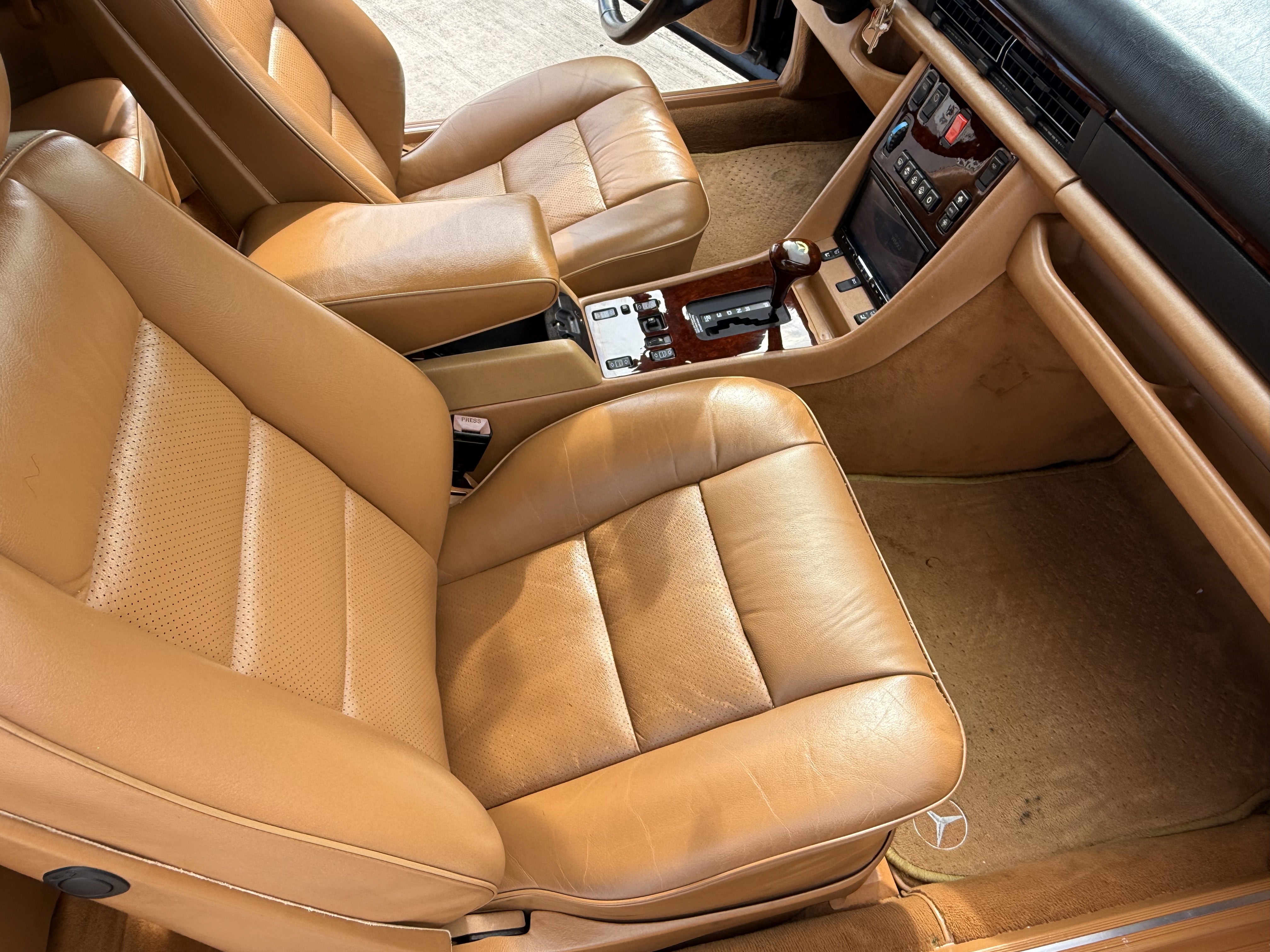 Mercedes-Benz 560 SEC photo 33