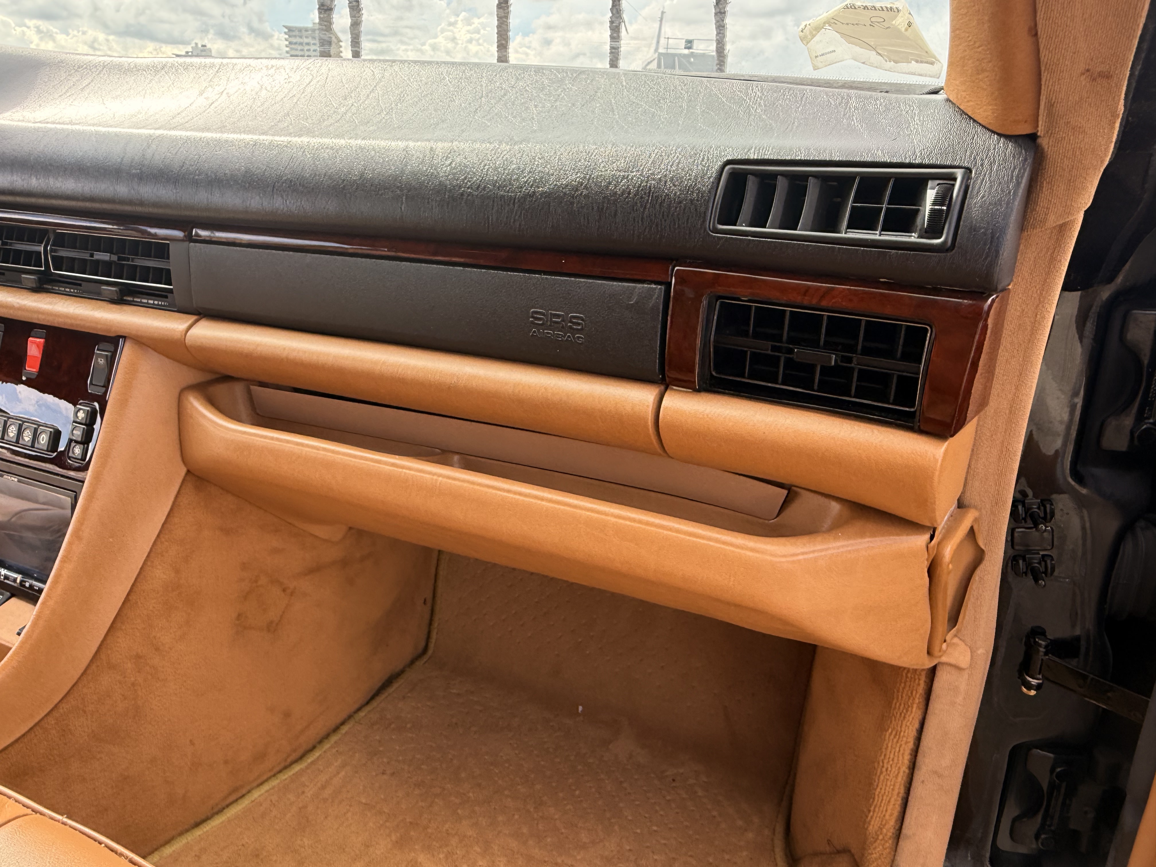 Mercedes-Benz 560 SEC photo 34