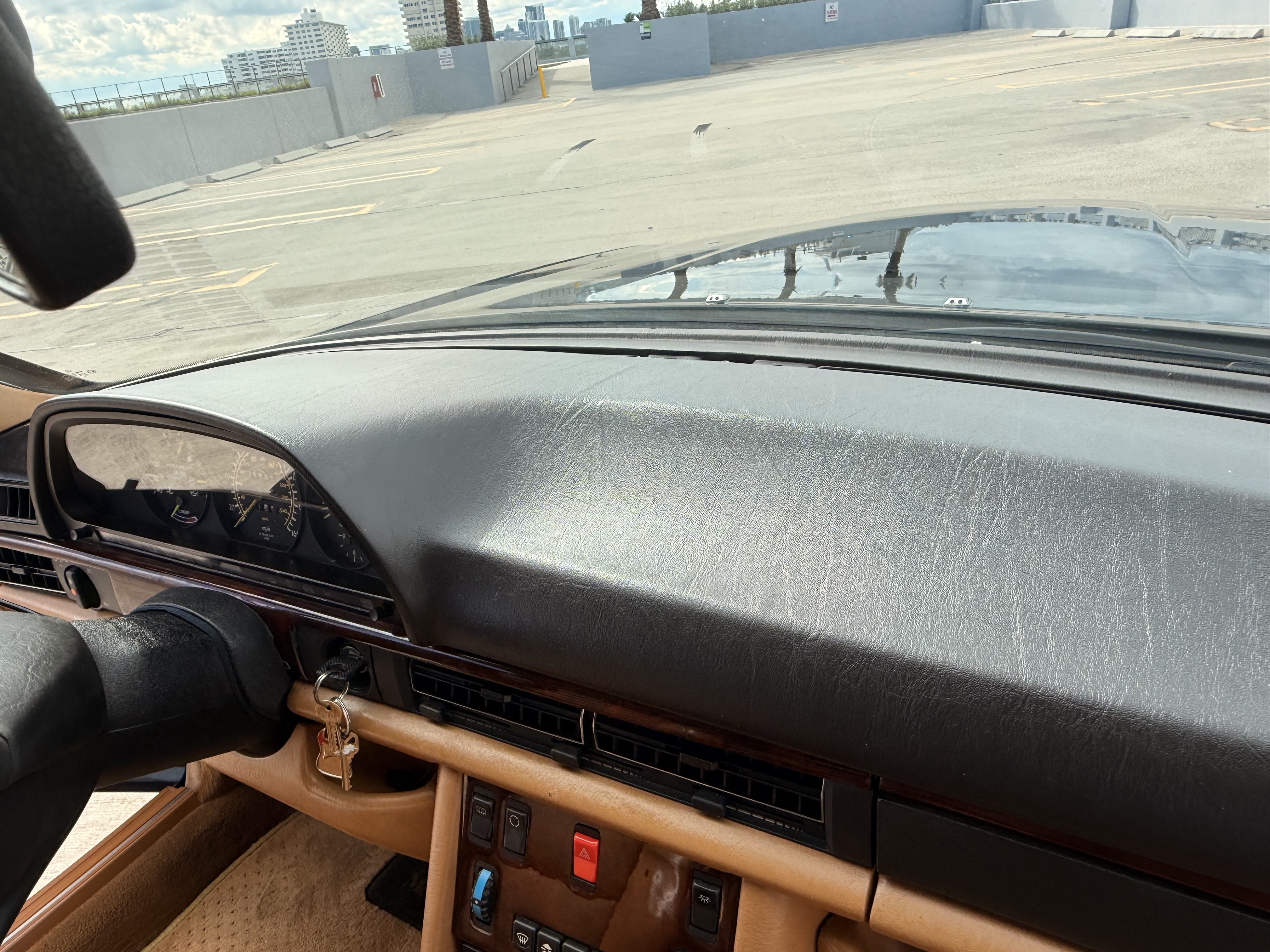 Mercedes-Benz 560 SEC photo 36