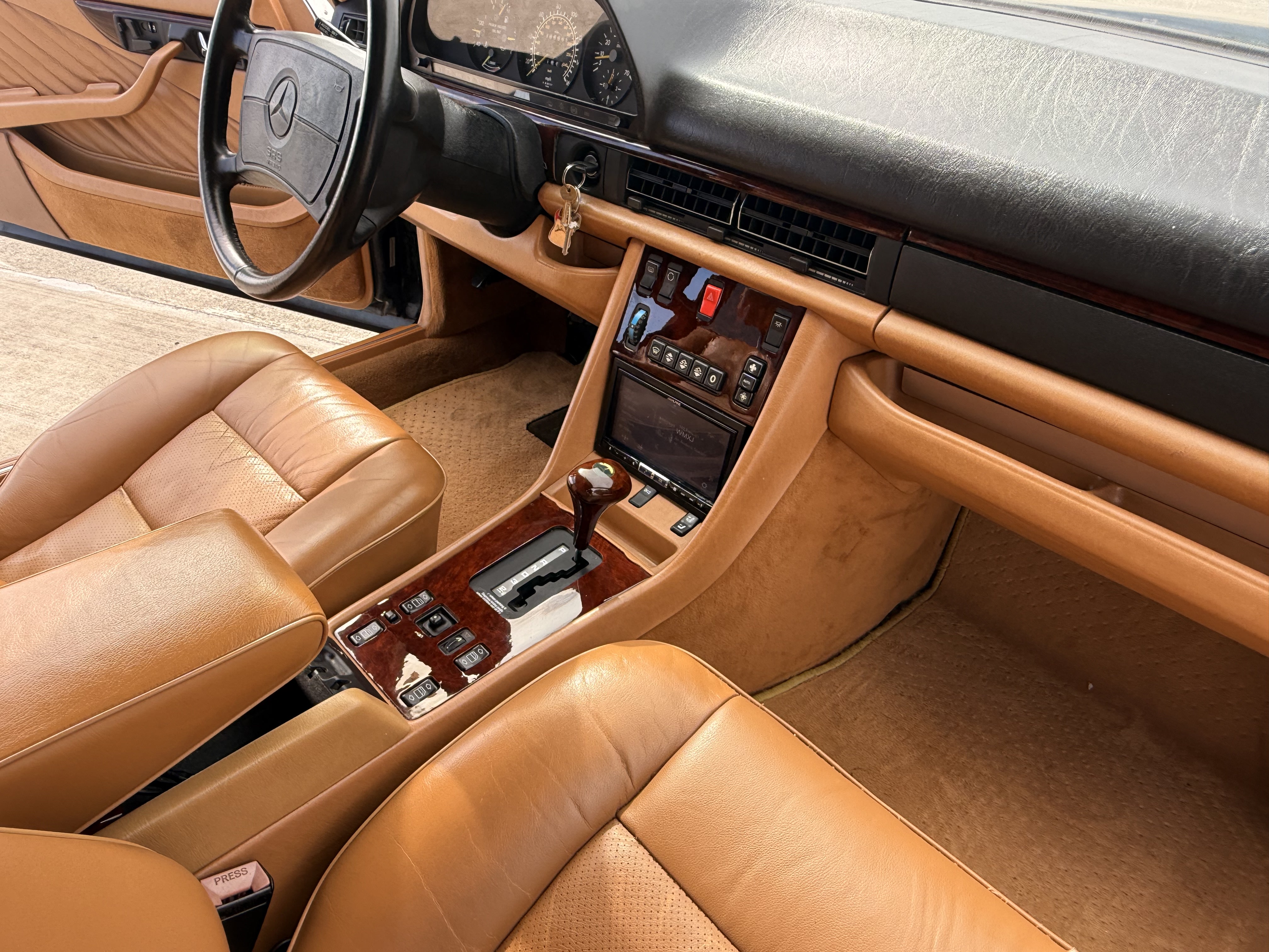 Mercedes-Benz 560 SEC photo 37