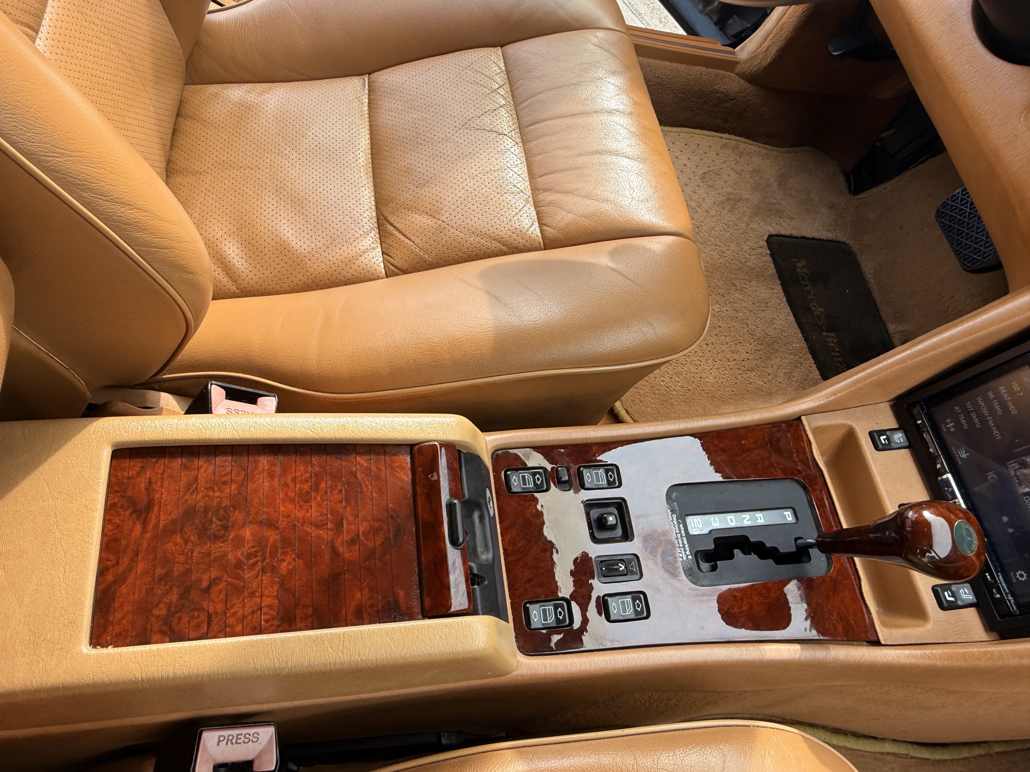 Mercedes-Benz 560 SEC photo 39