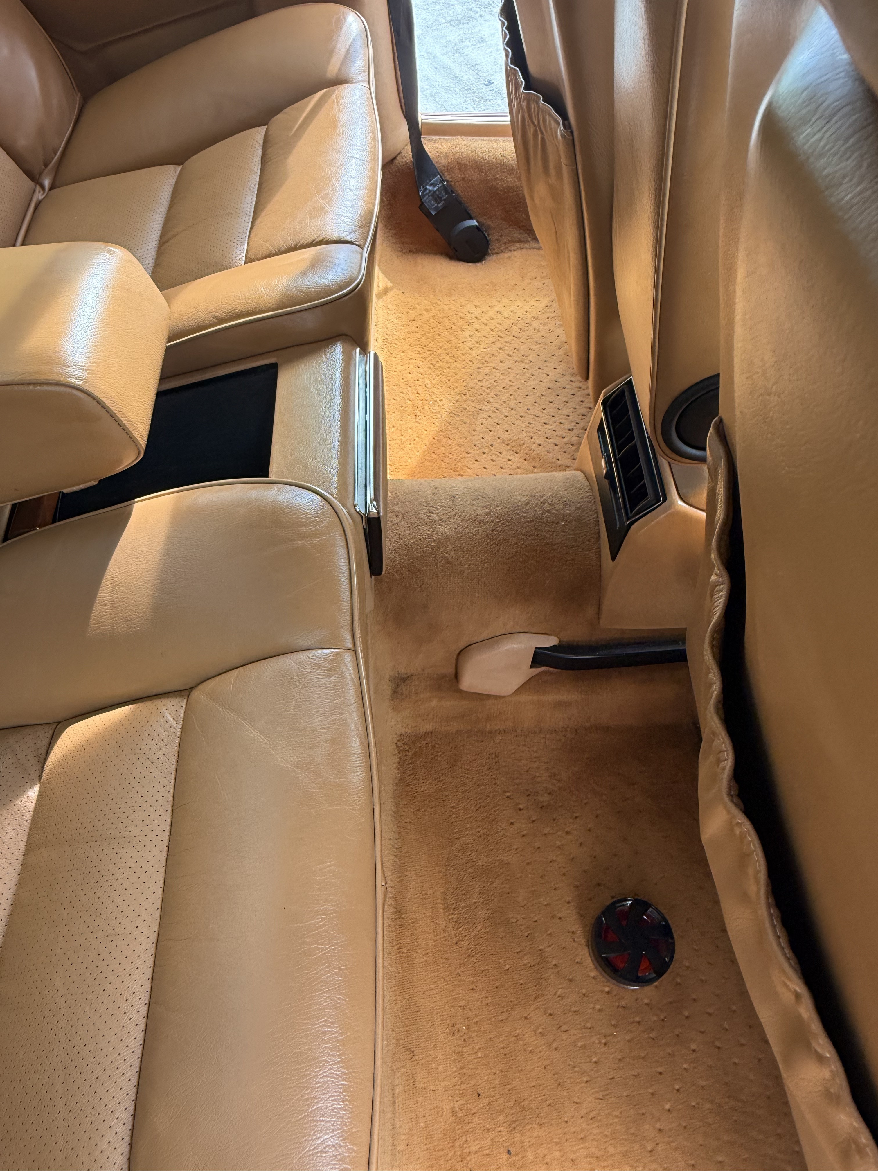 Mercedes-Benz 560 SEC photo 40