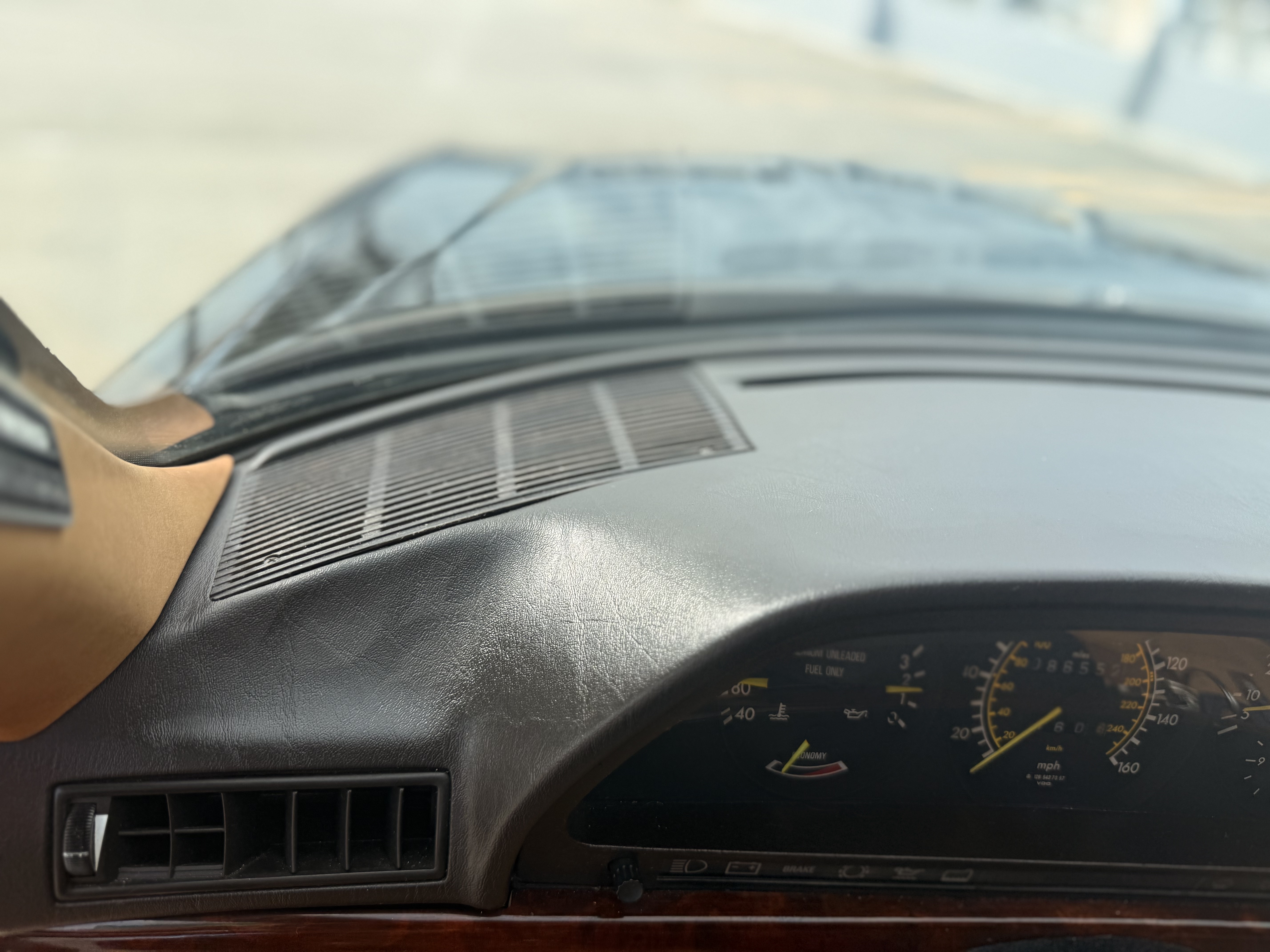 Mercedes-Benz 560 SEC photo 49