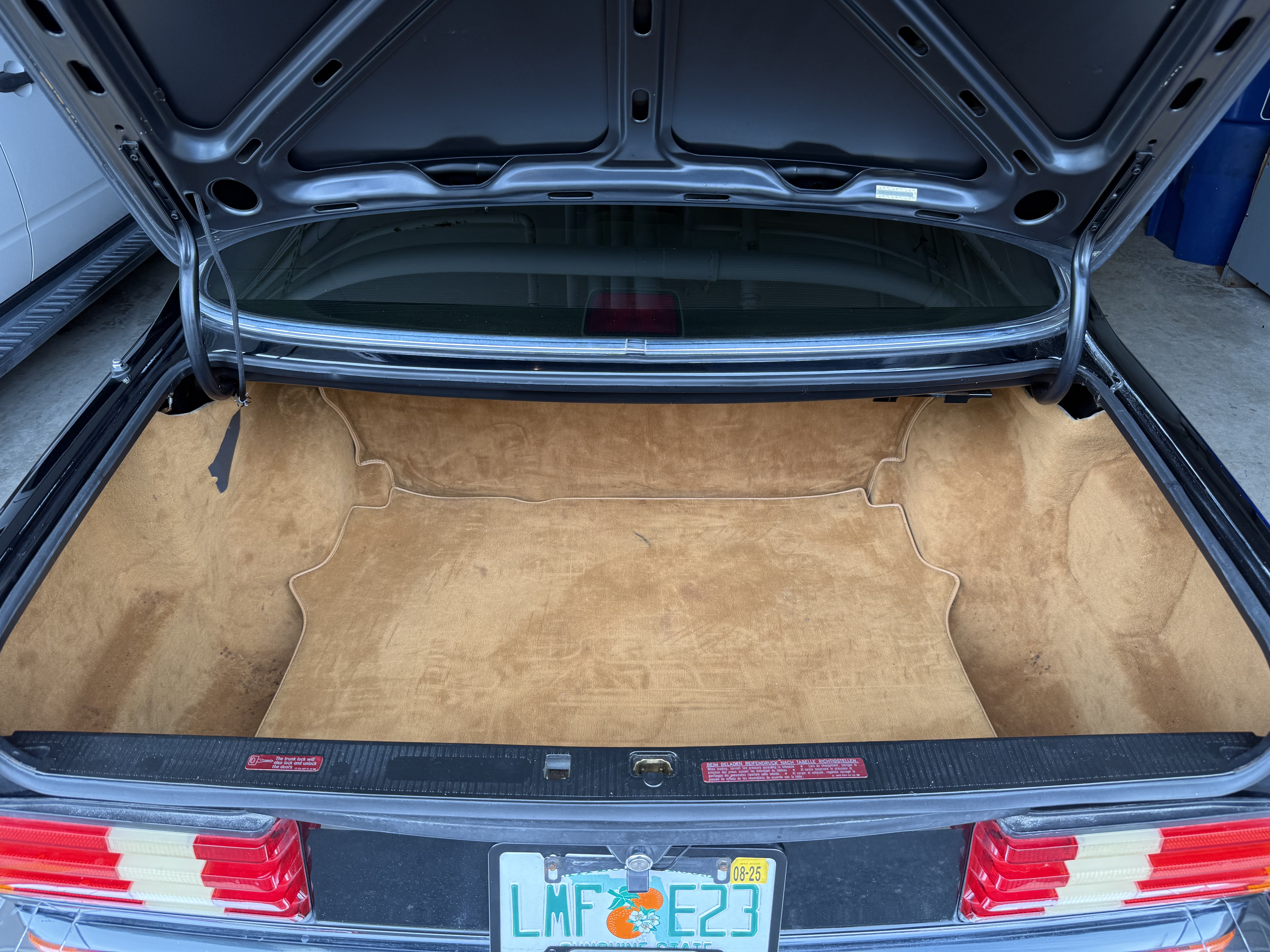 Mercedes-Benz 560 SEC photo 53