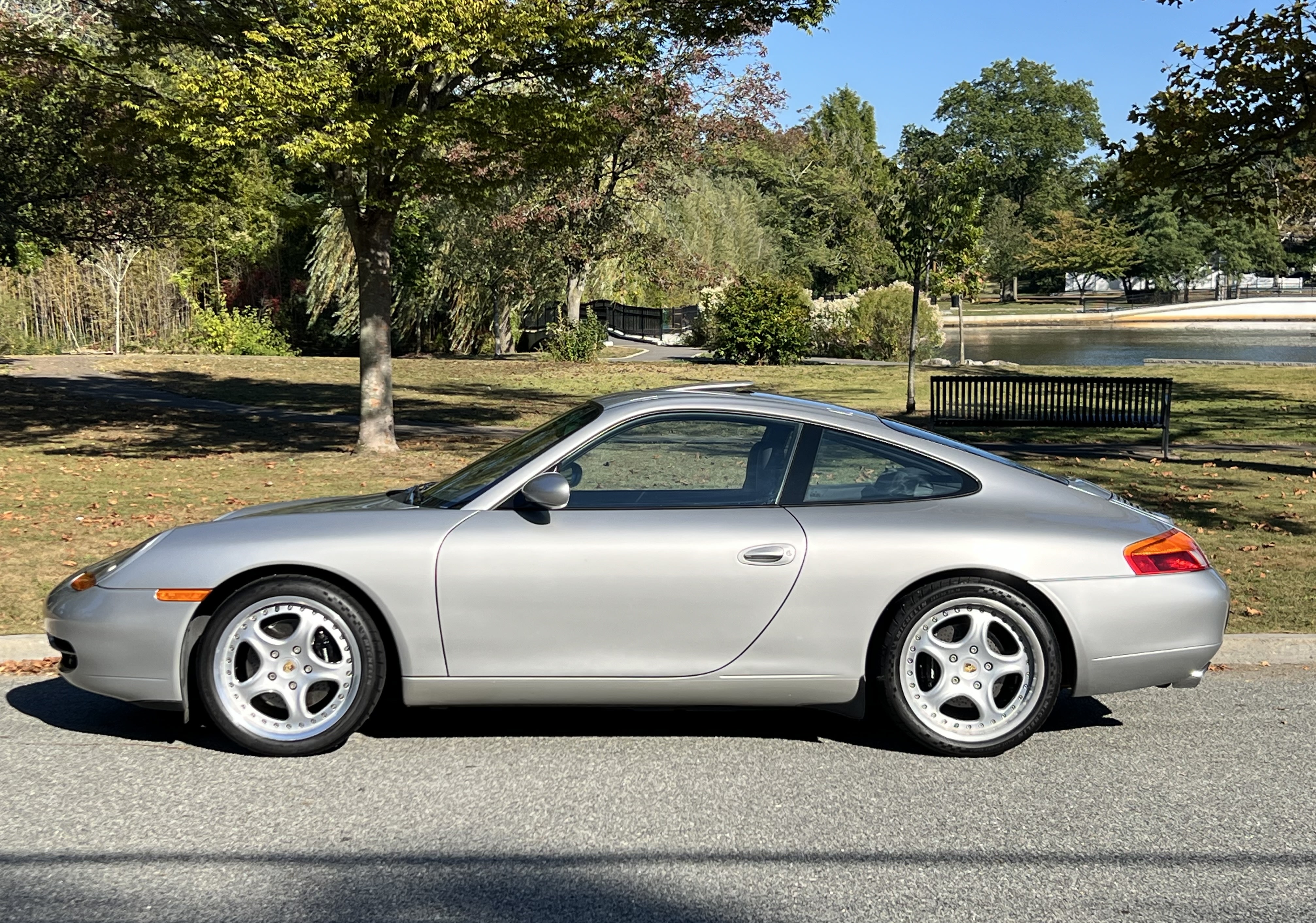 Porsche 996 Coupe photo 2