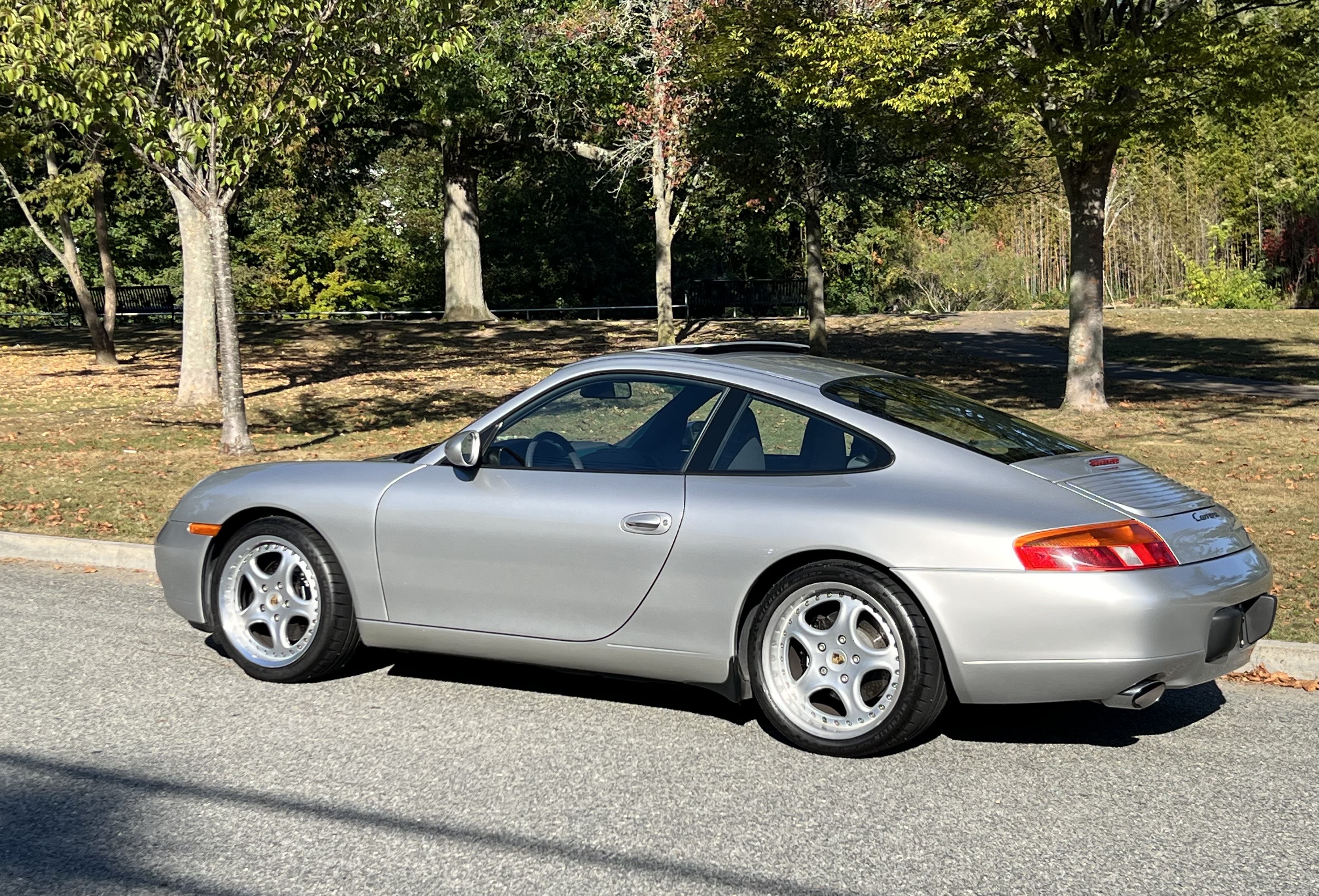 Porsche 996 Coupe photo 3