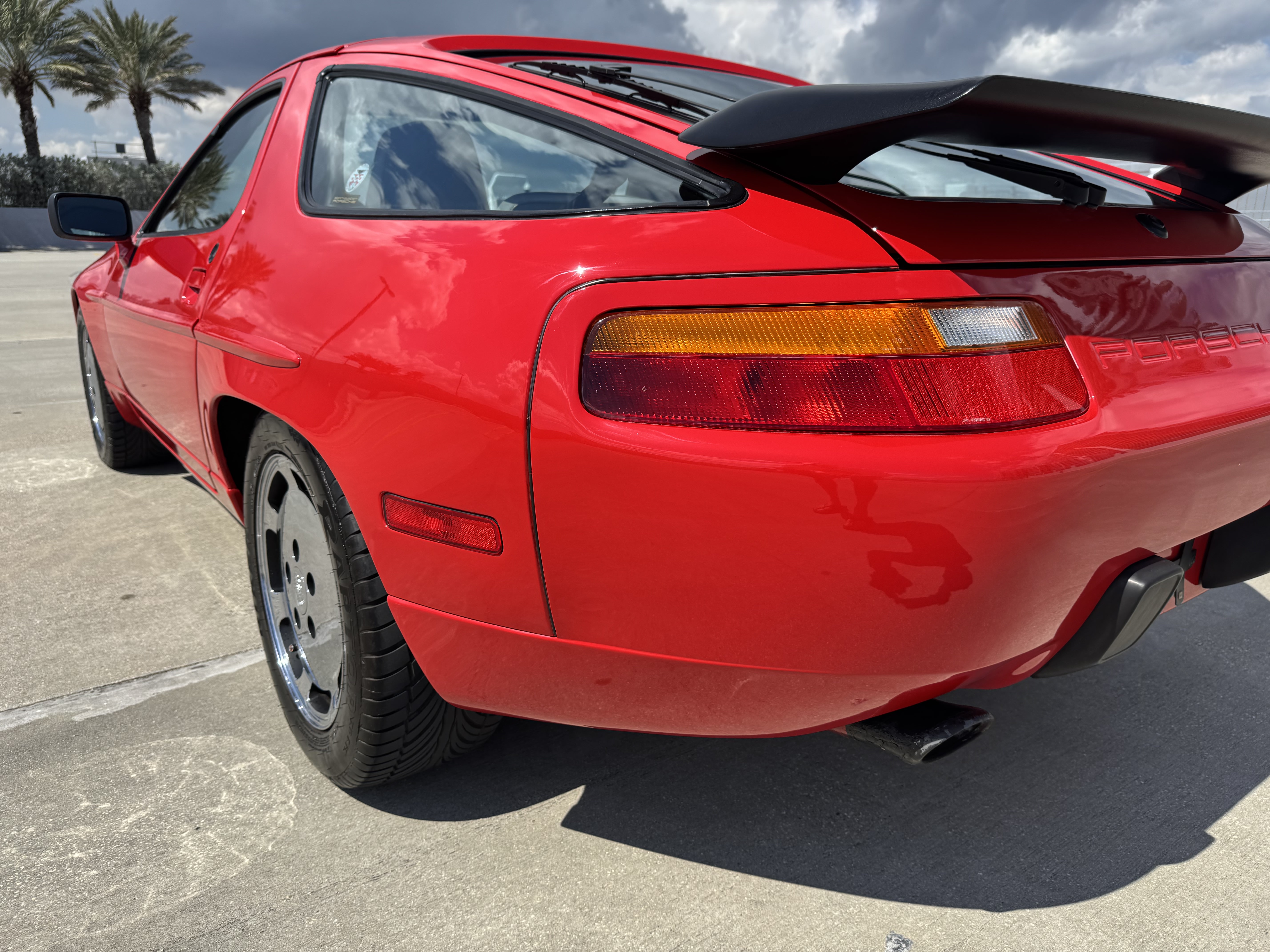 Porsche 928 S4 Auto photo 4