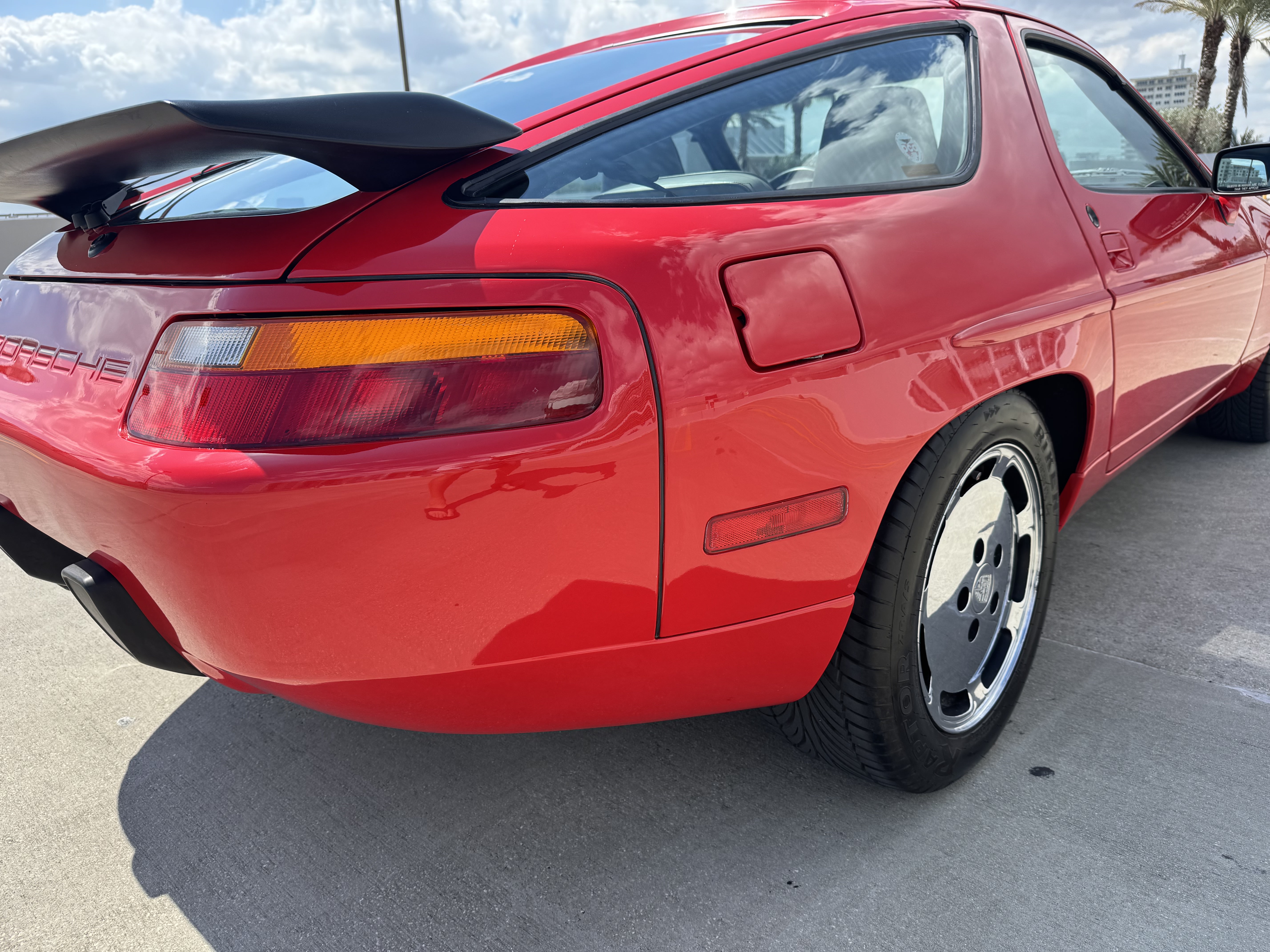 Porsche 928 S4 Auto photo 5