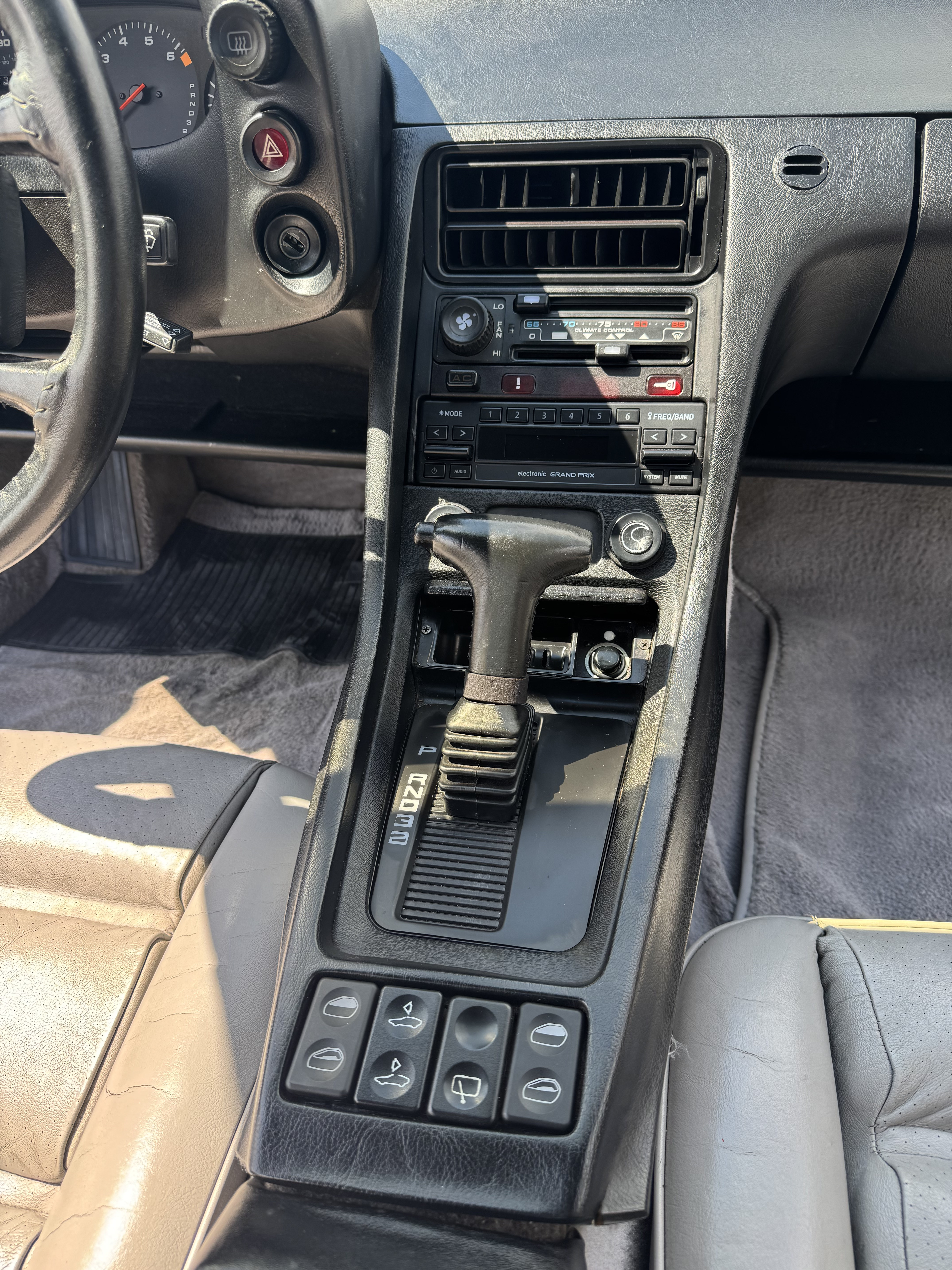 Porsche 928 S4 Auto photo 19