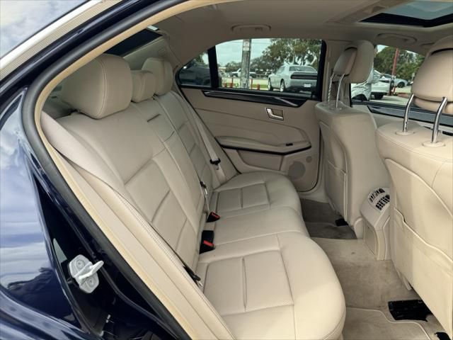 Mercedes-Benz E350 4Matic Sedan photo 8