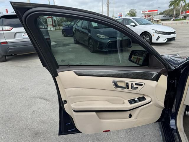 Mercedes-Benz E350 4Matic Sedan photo 9