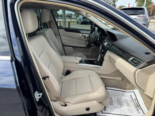 Mercedes-Benz E350 4Matic Sedan photo 13