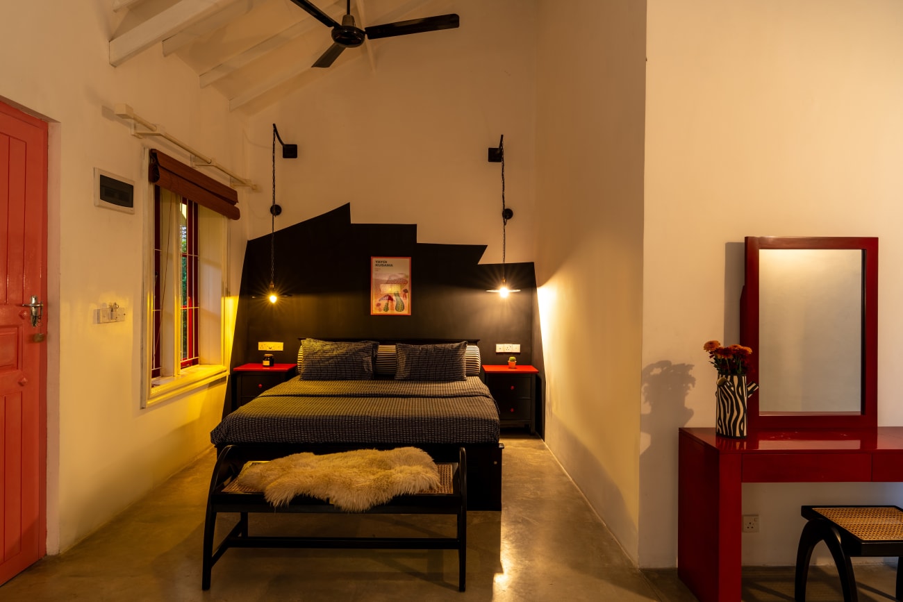 Garden Suite 1 — king-size bed