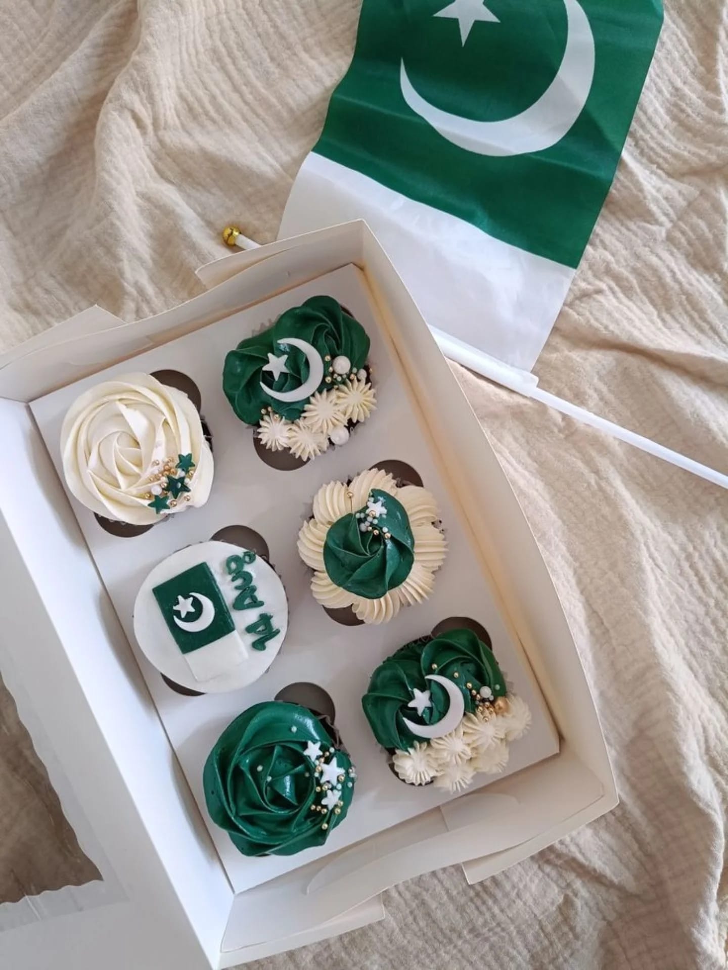 Azadi Celebration Cupcakes in Lahore