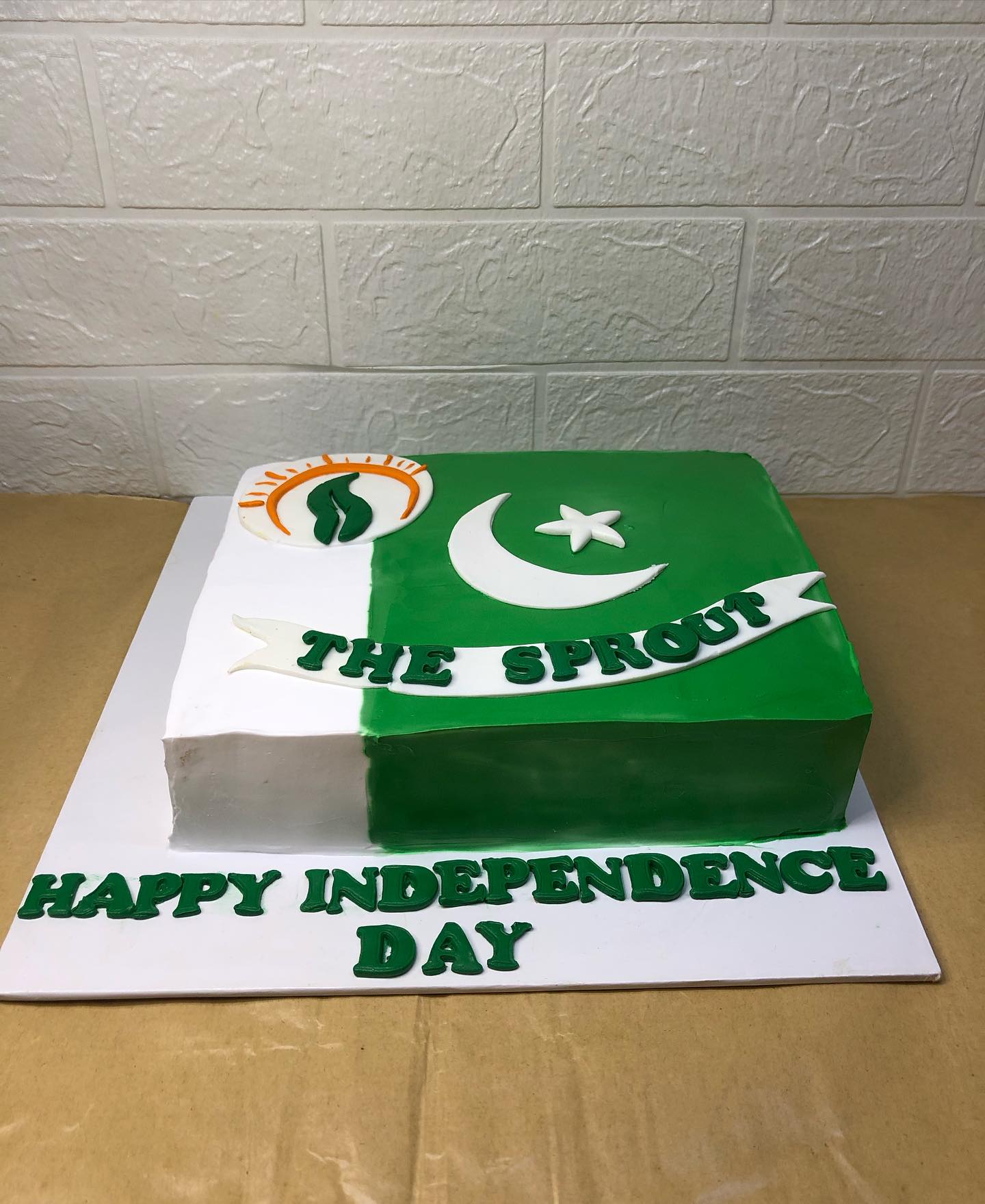 Pakistan Flag Custom Cake in Lahore