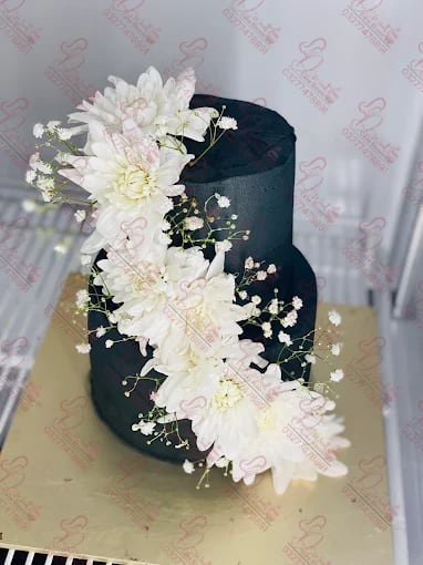 Black Wedding Cake with White Flowers Rawalpindi