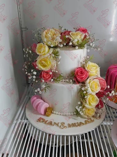 Two Tier Emerald Gold Floral Wedding Cake Rawalpindi