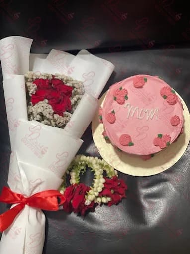 Red Rose Bouquet Anniversary Cake Islamabad