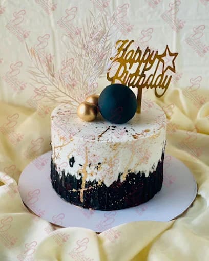 Stylish Black and White Birthday Cake Rawalpindi