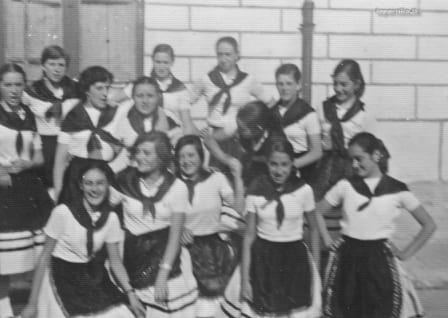 Coros y Danzas en La Parrilla