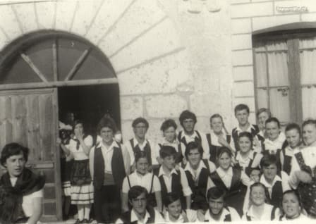 Coros y Danzas en La Parrilla