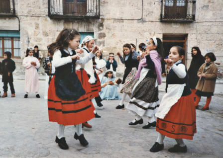 Coros y Danzas en La Parrilla