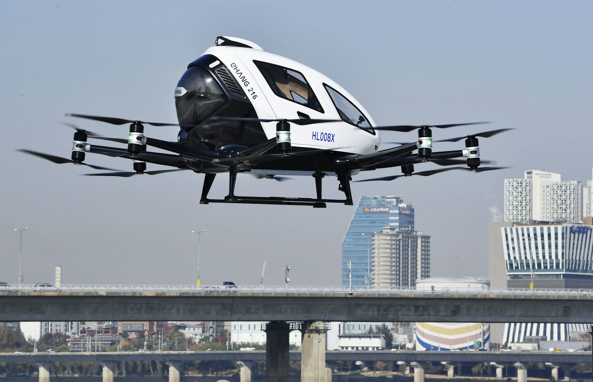 Flying Taxis And Delivery Drones Could Soon Crowd City Skies What Happens When They Fail 