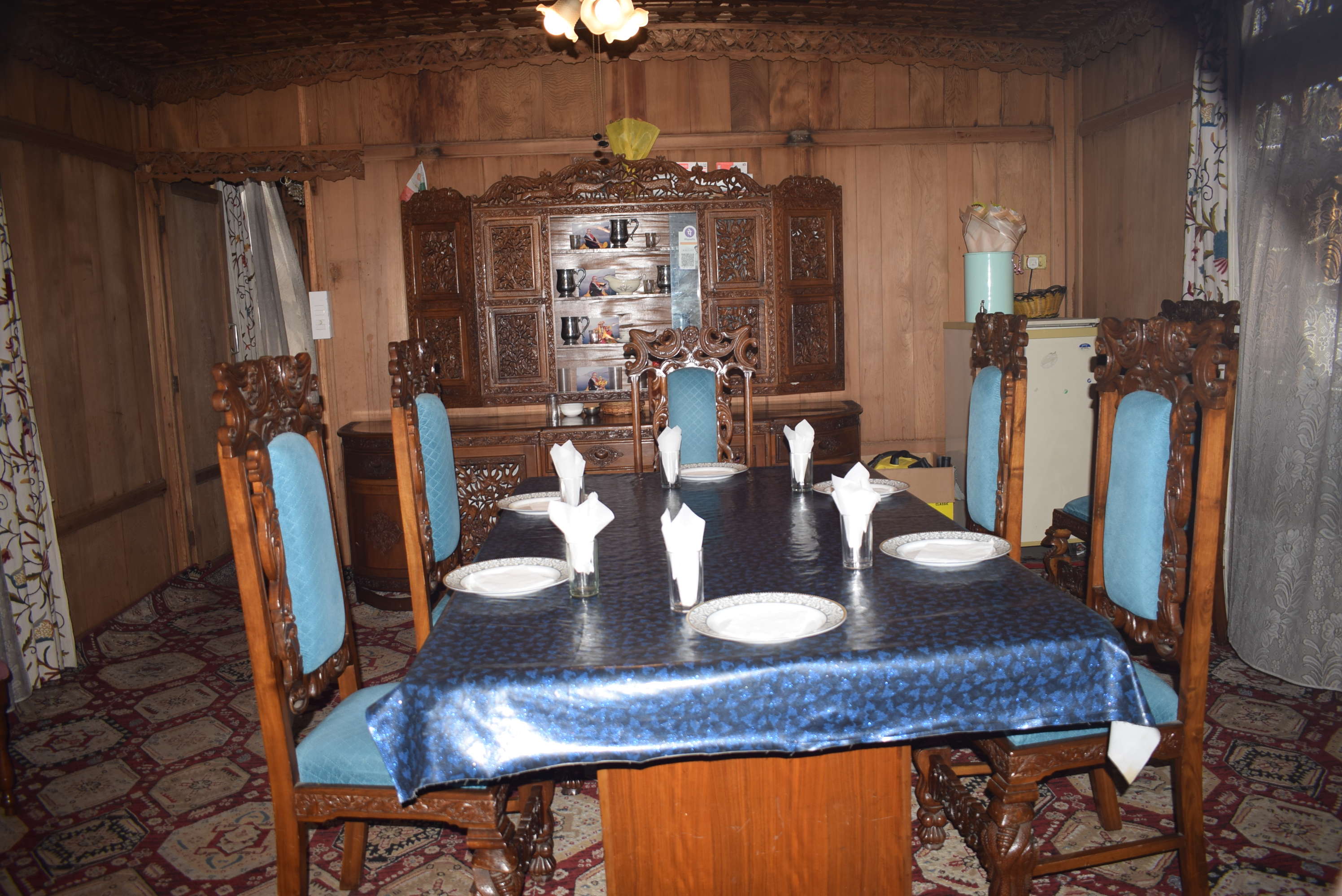 Houseboat room interior — Kashmiri décor Dal Lake