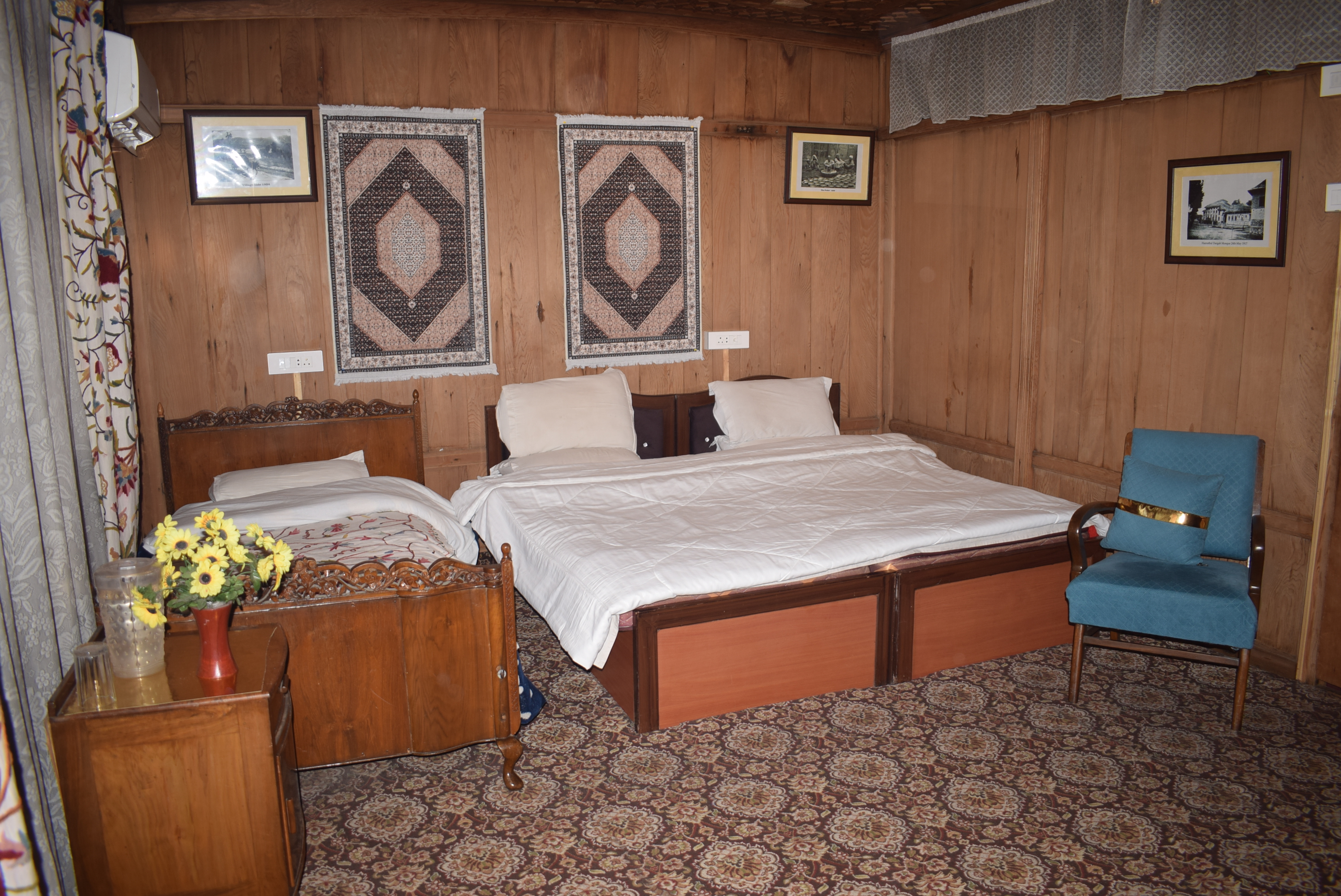 Royal Couple Suite Houseboat Kashmir