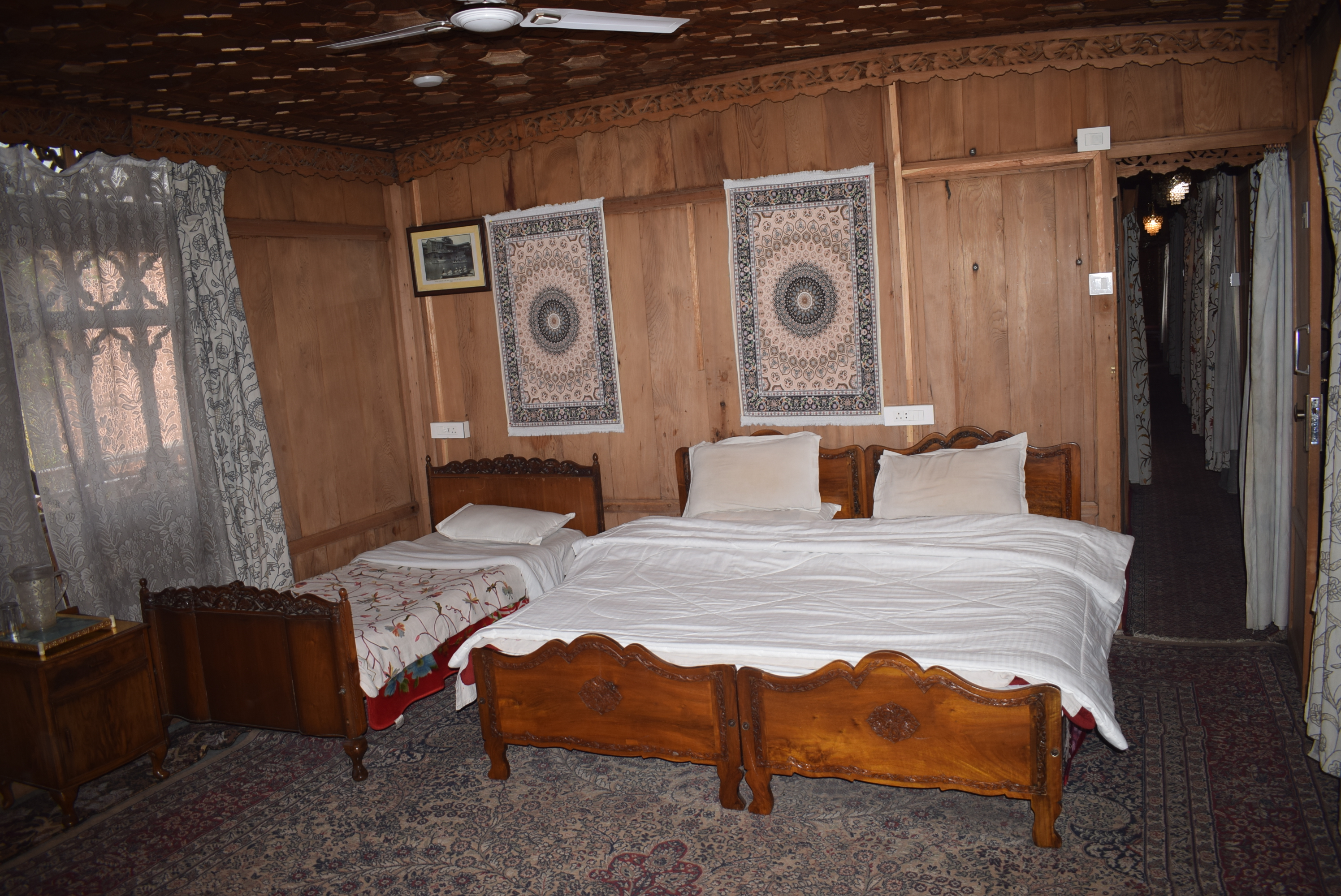 Grand Family Suite Houseboat Dal Lake