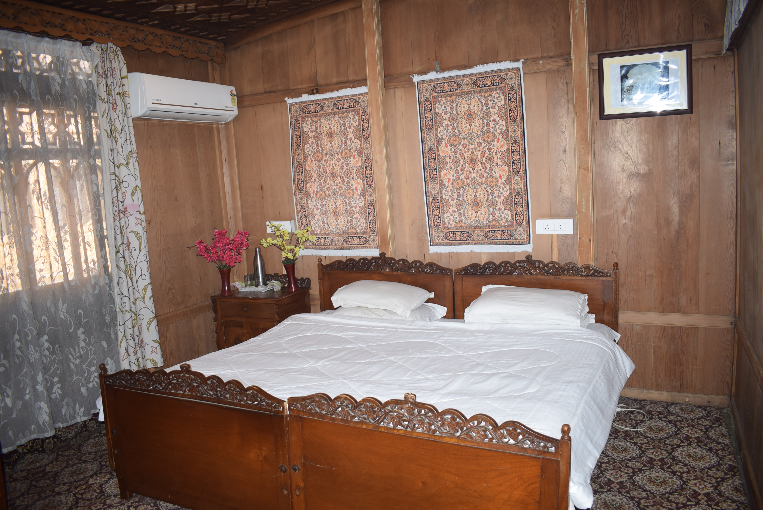 Classic Houseboat Room Dal Lake Srinagar