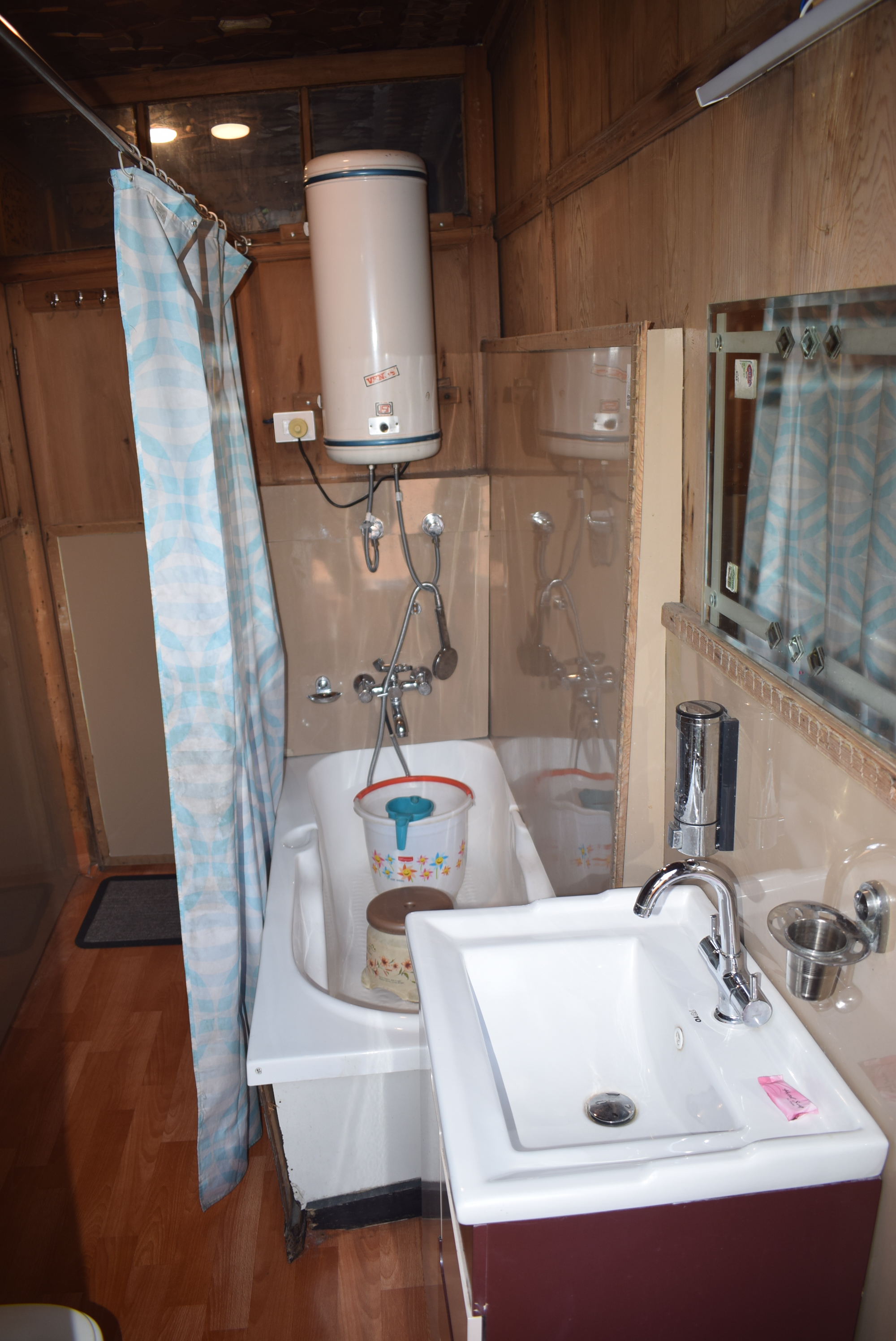 Family suite houseboat — Dal Lake Srinagar Jammu and Kashmir