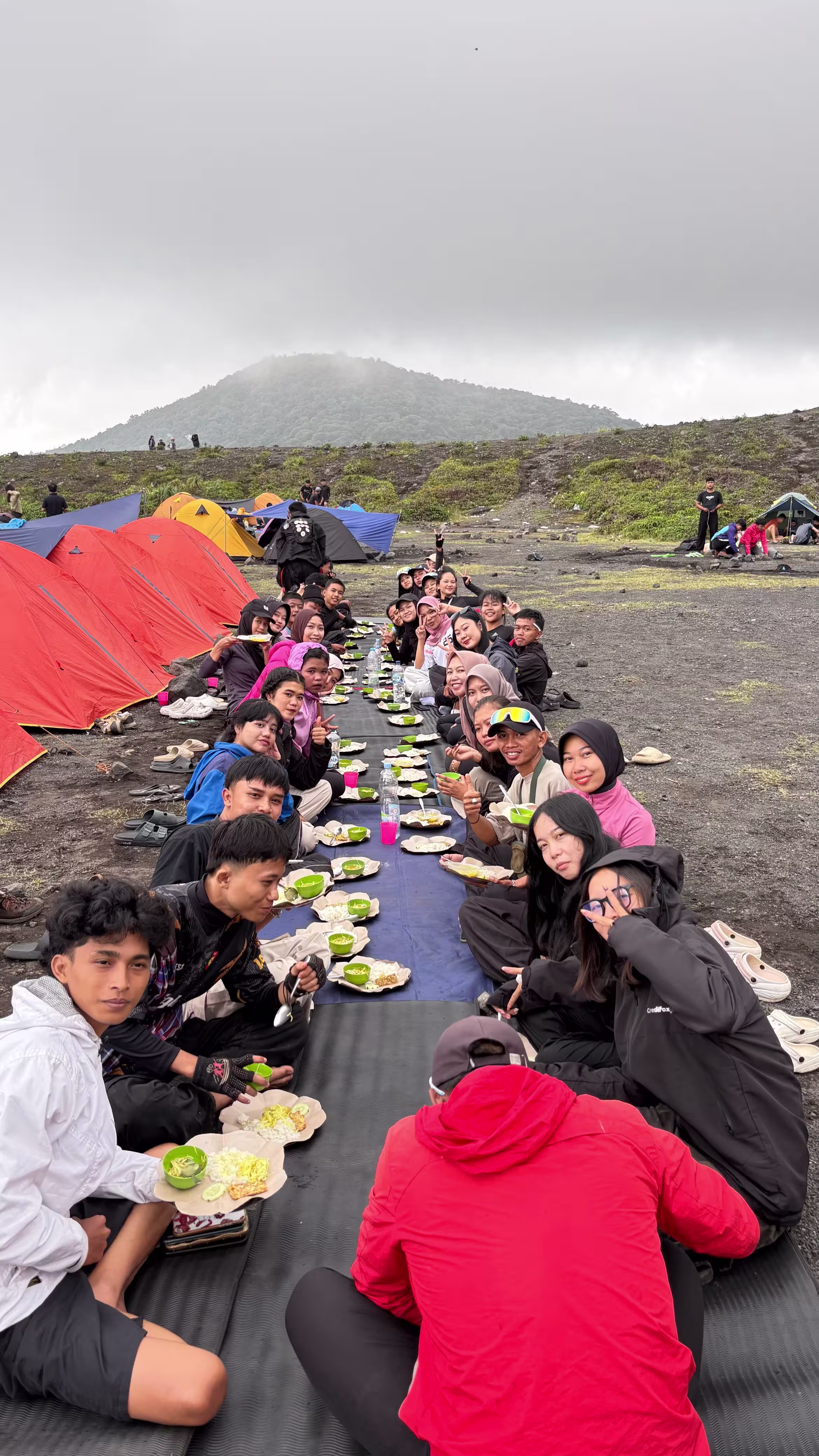 Makan bersama di gunung Kaba 3