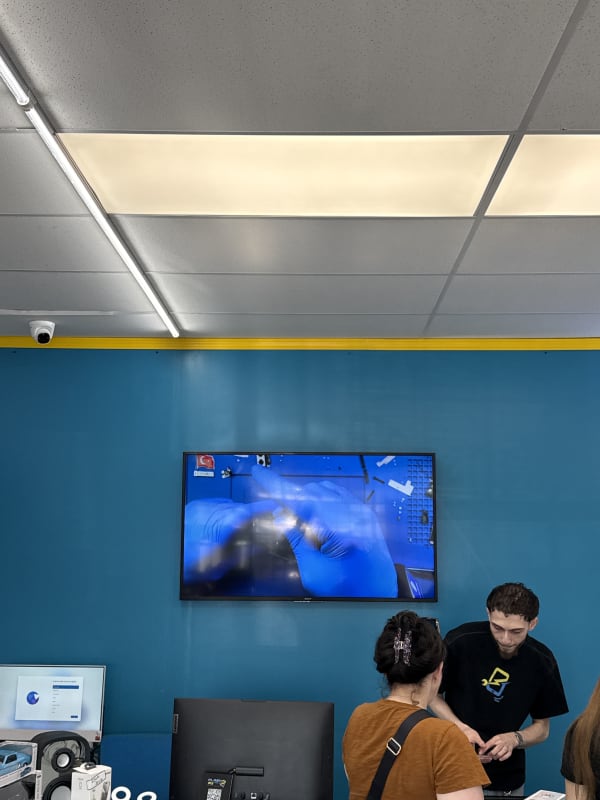 Front Screen — Floor, Syracuse