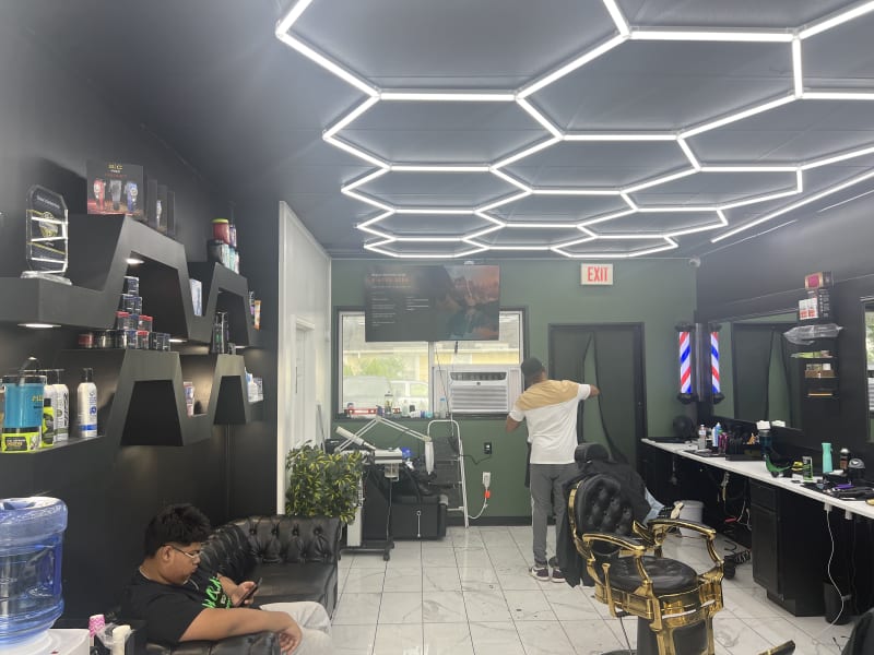 Omar's Barbershop — Screen 2 — photo 3