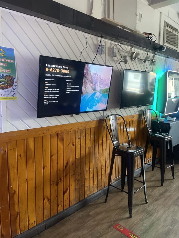Amici’s Gathering  Lounge — Screen 1 (left) — photo 2
