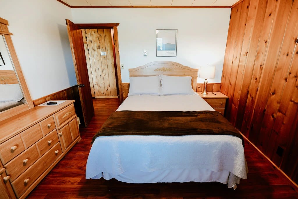 Queen bedroom