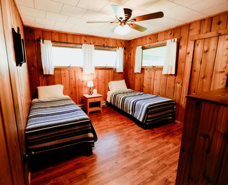 Twin bedroom
